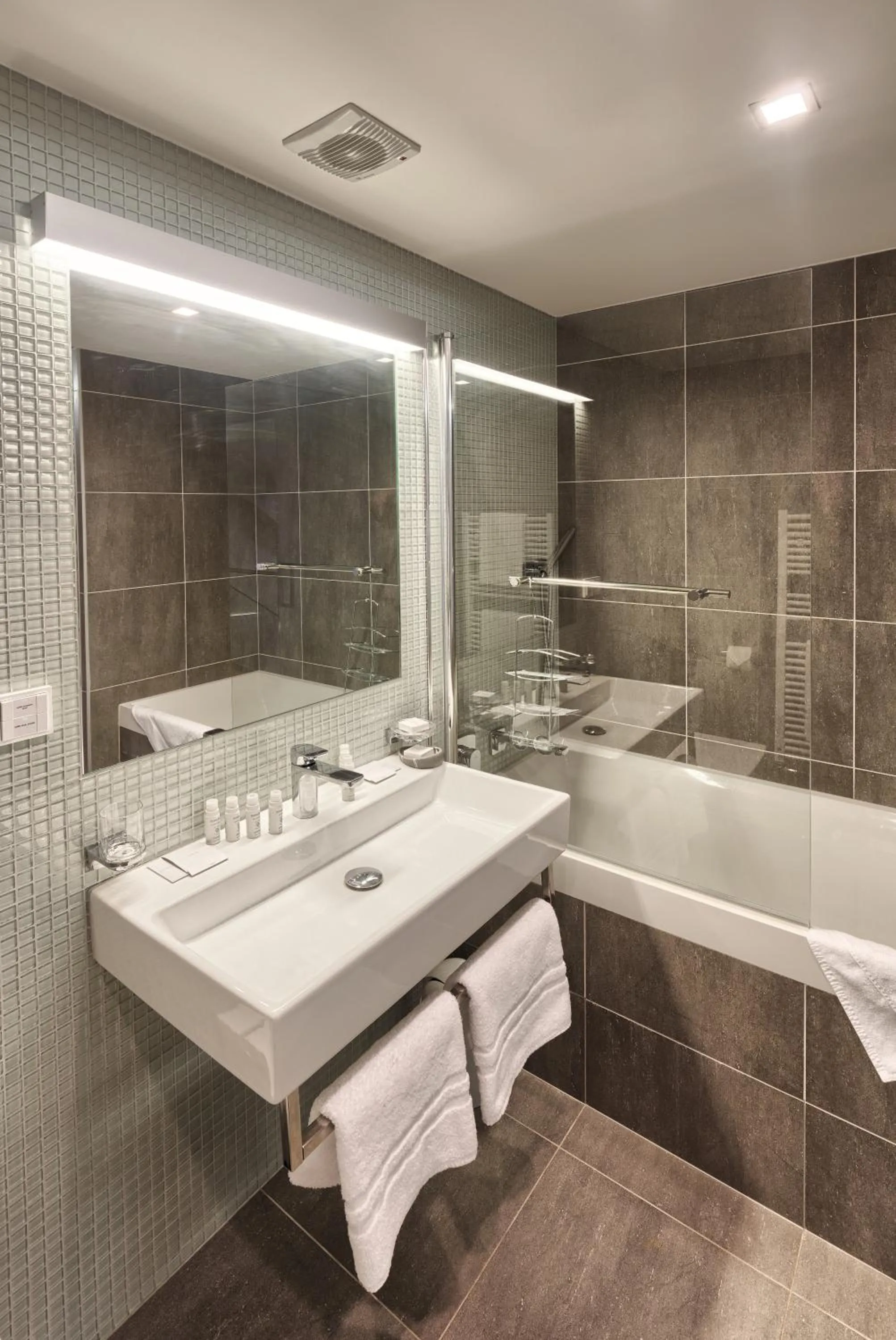 Bathroom in Karlin Residence by TKC