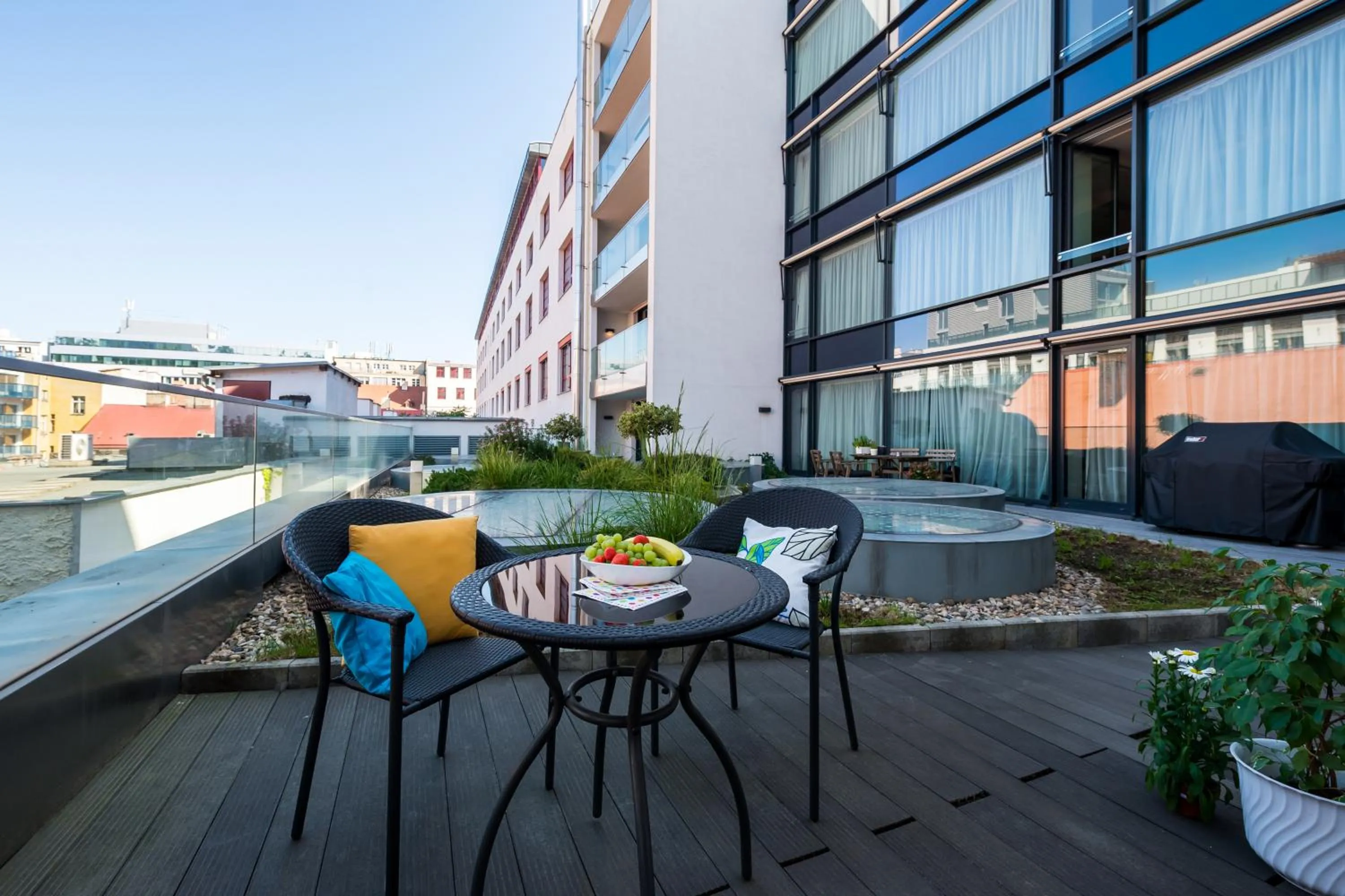 Balcony/Terrace in Karlin Residence by TKC