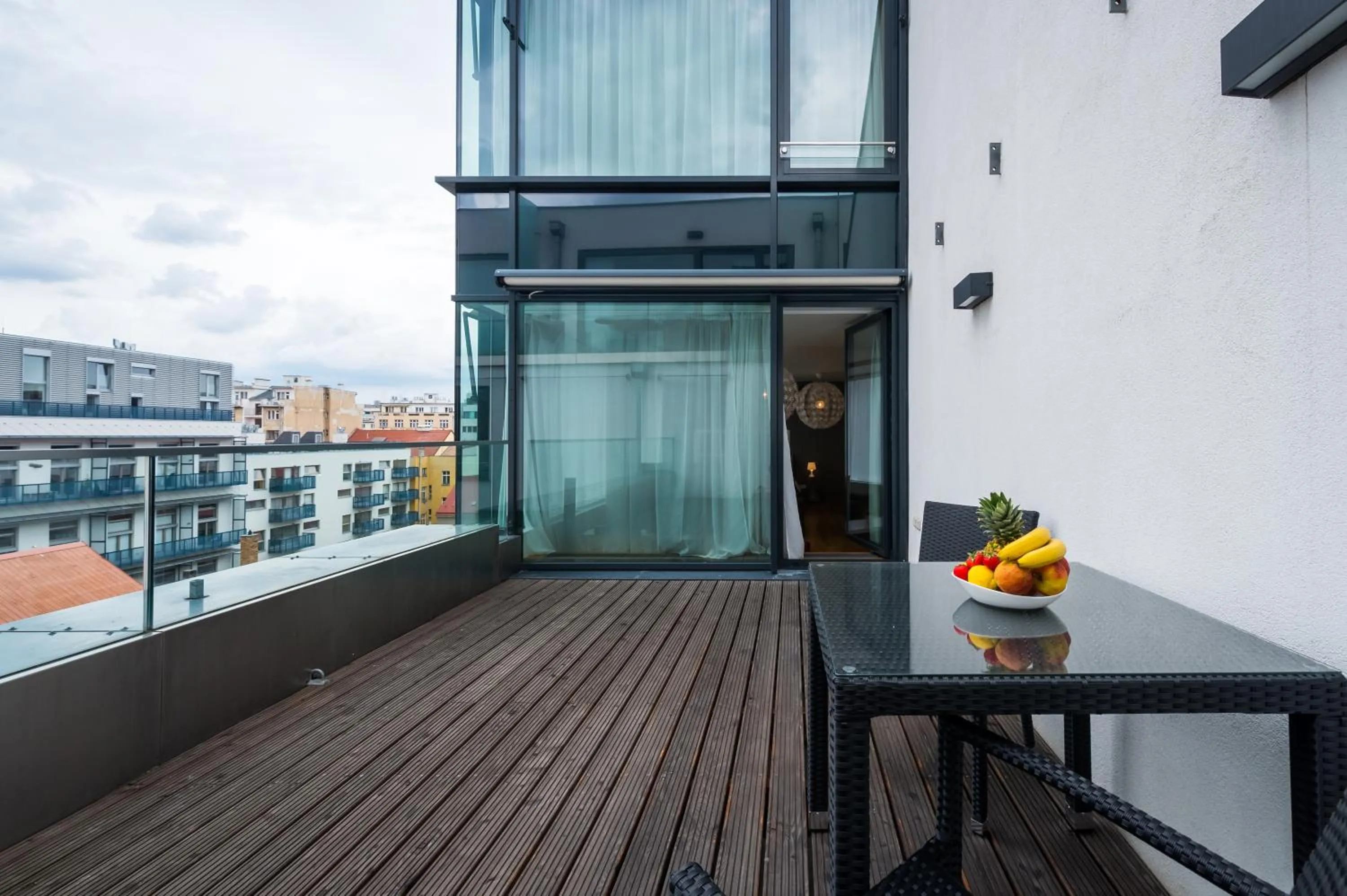 Balcony/Terrace in Karlin Residence by TKC