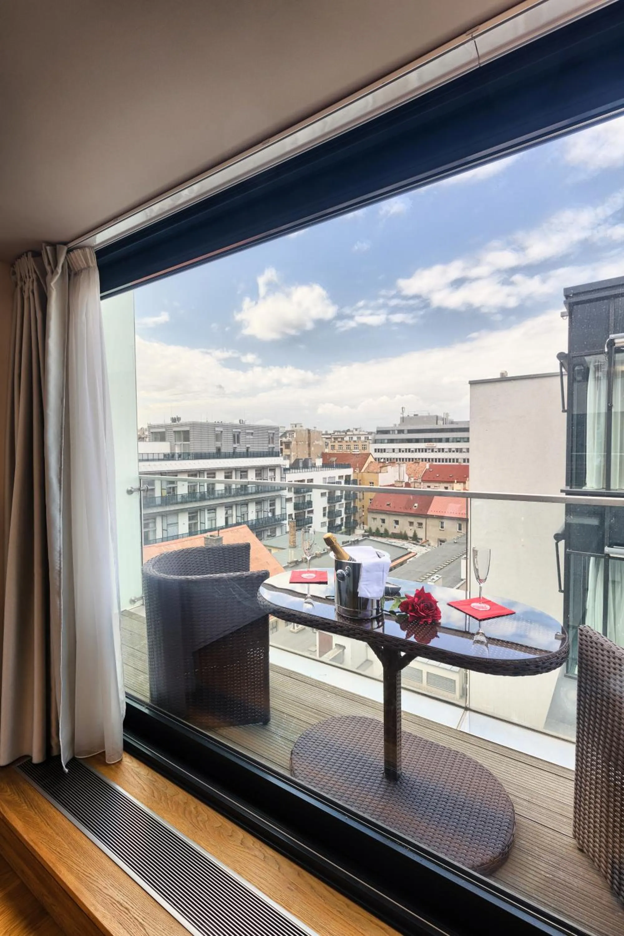 Balcony/Terrace in Karlin Residence by TKC