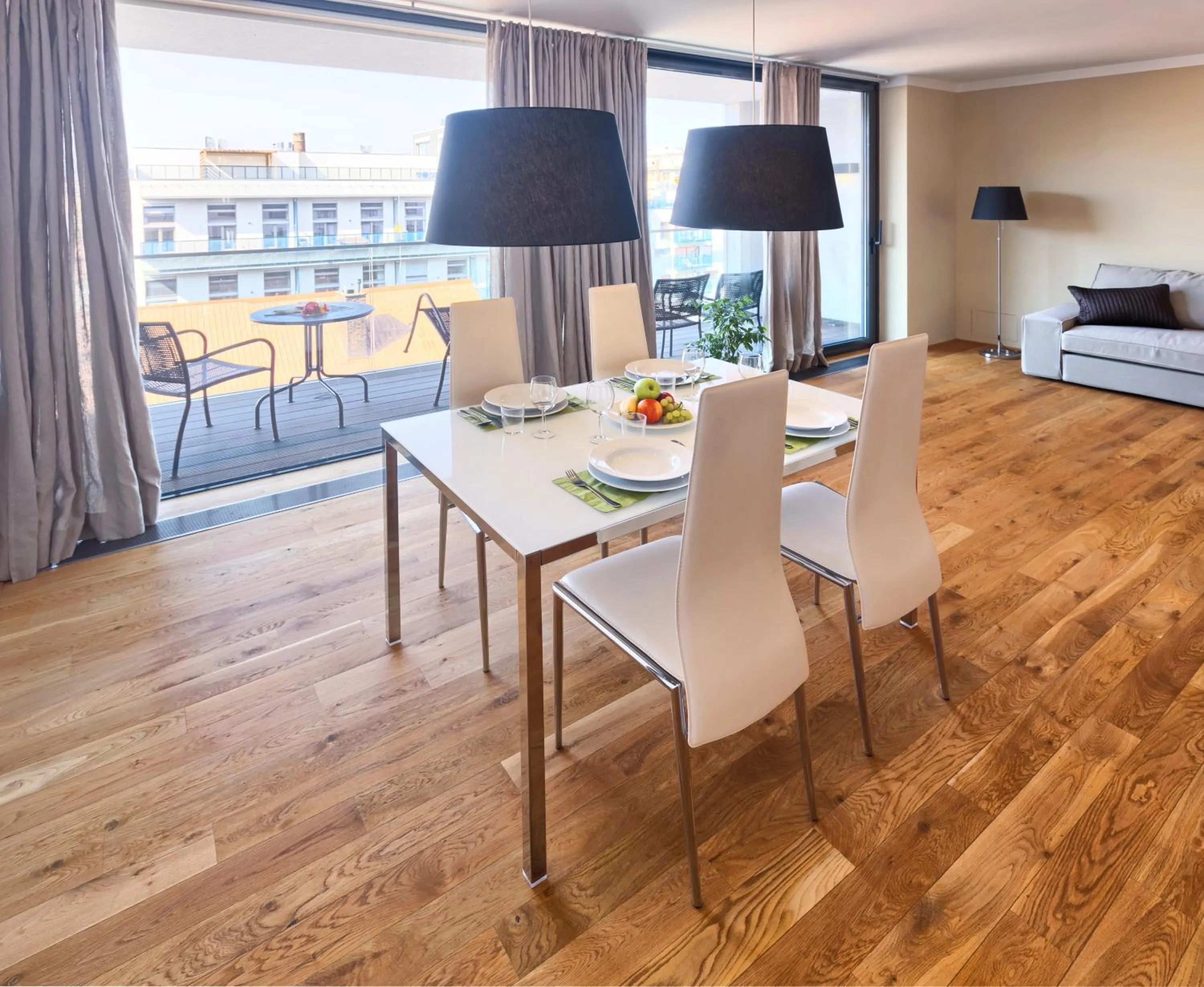 Photo of the whole room in Karlin Residence by TKC