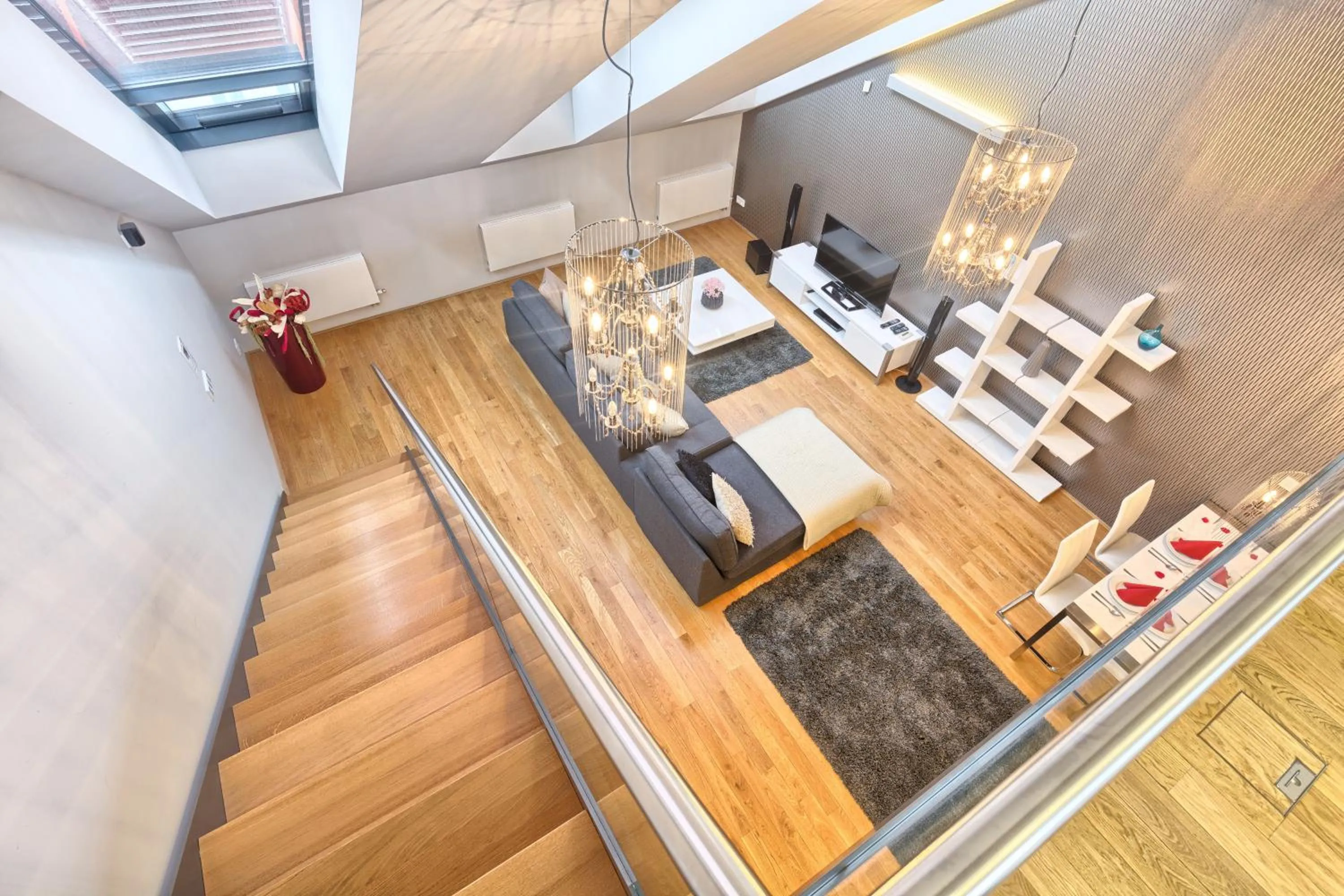 Photo of the whole room in Karlin Residence by TKC