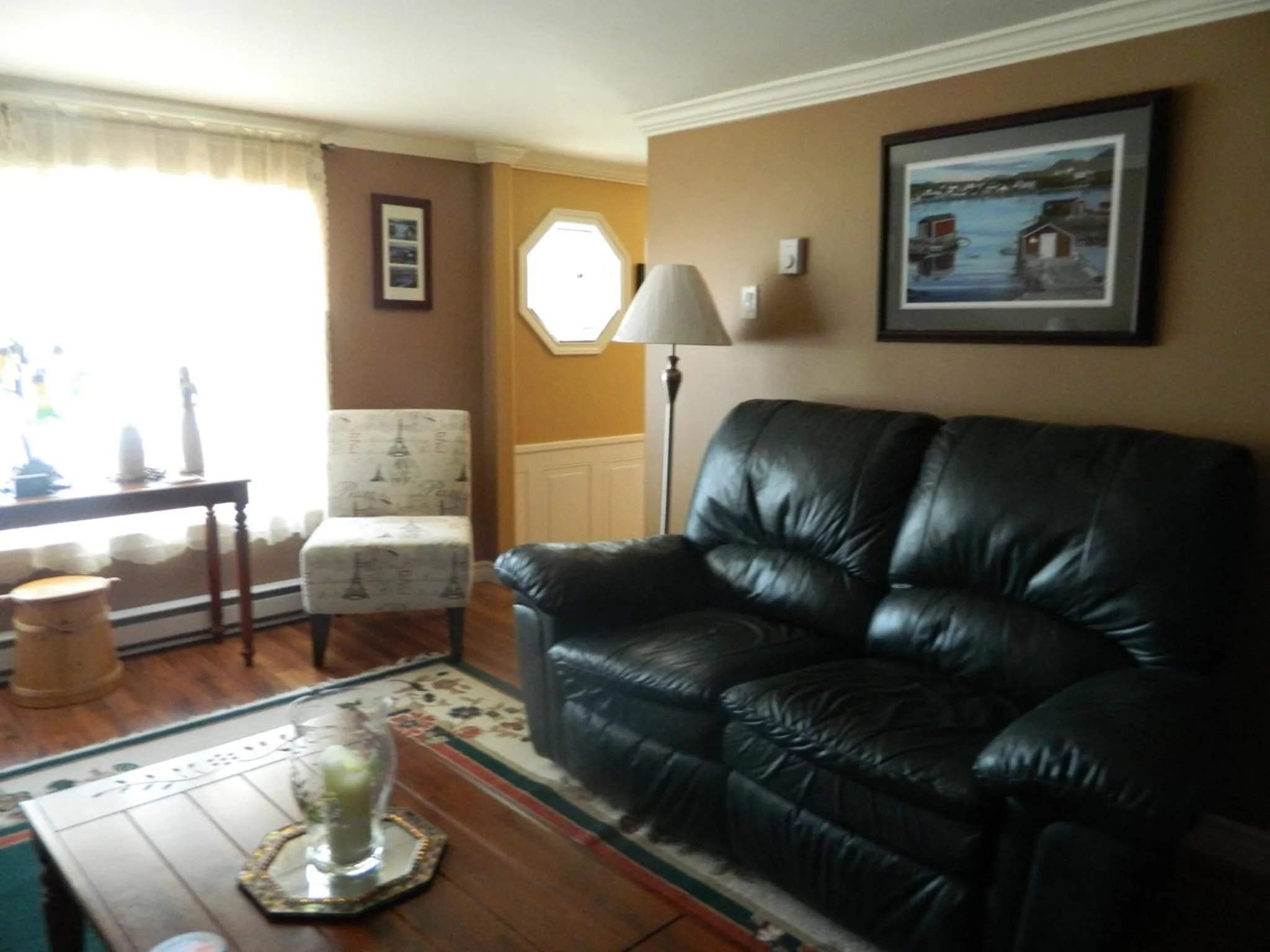 Communal lounge/ TV room in Whitsha Inn B&B