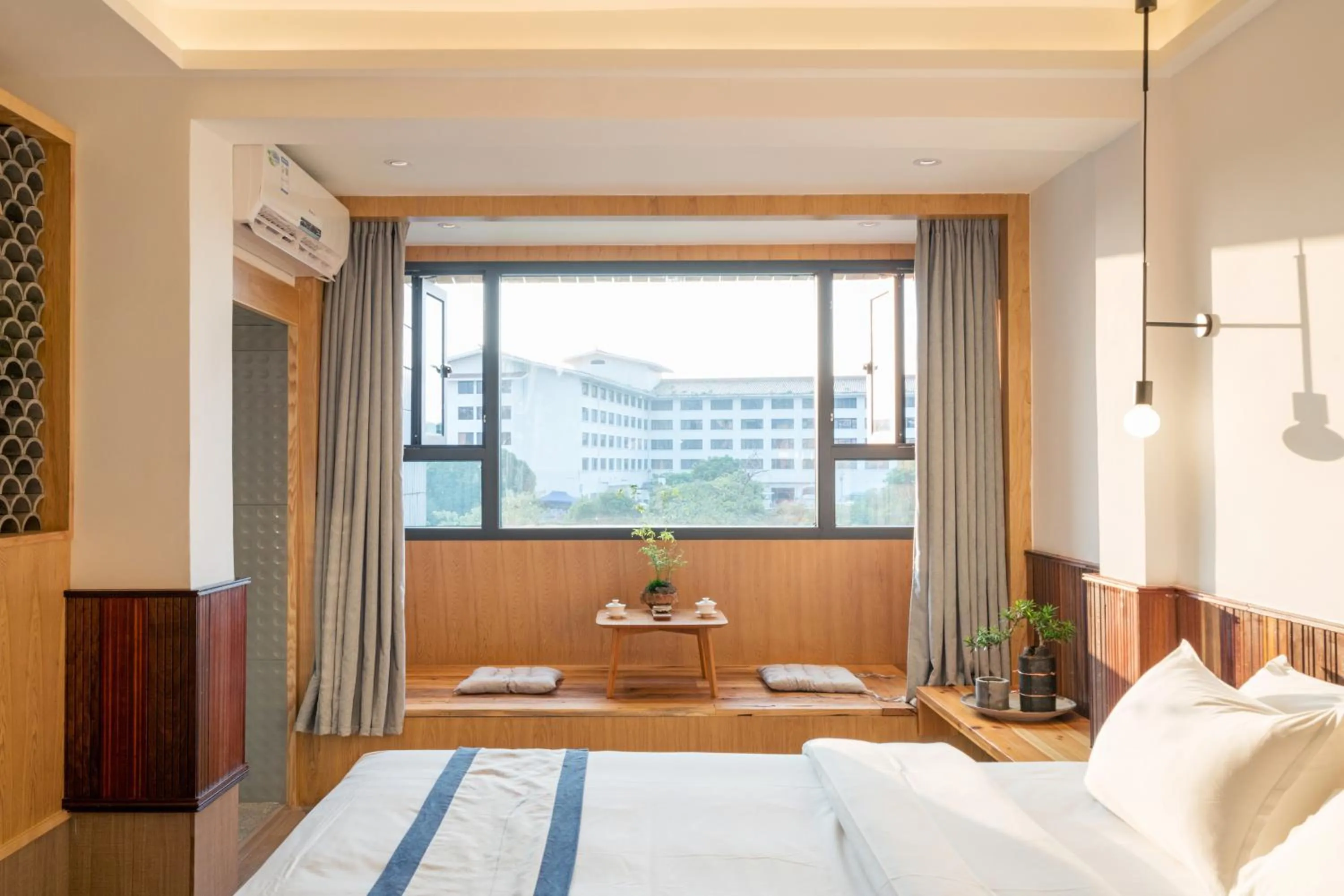 Bed in Zen Tea House Seven Stars Park