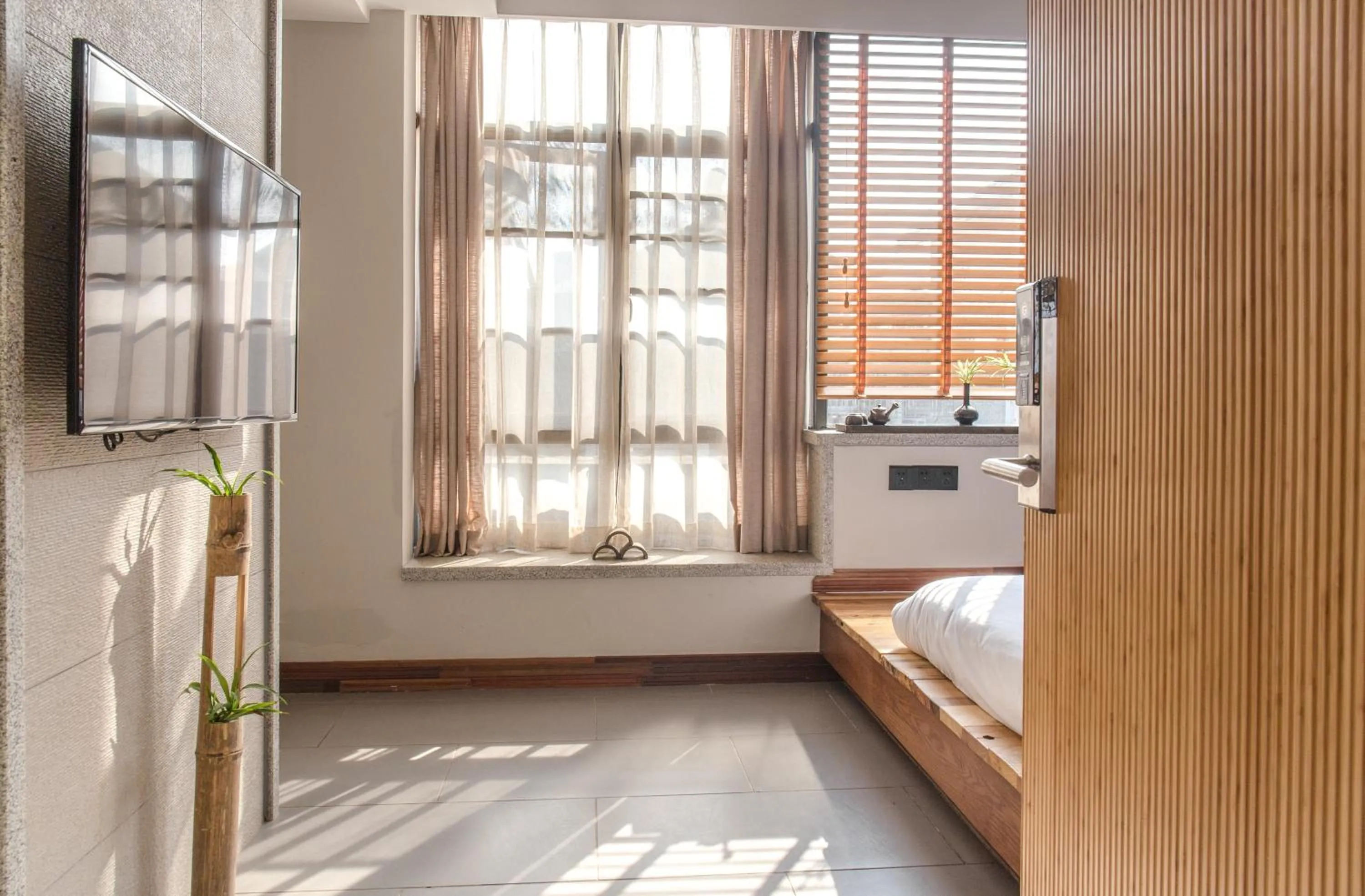 Decorative detail, Bed in Zen Tea House Seven Stars Park
