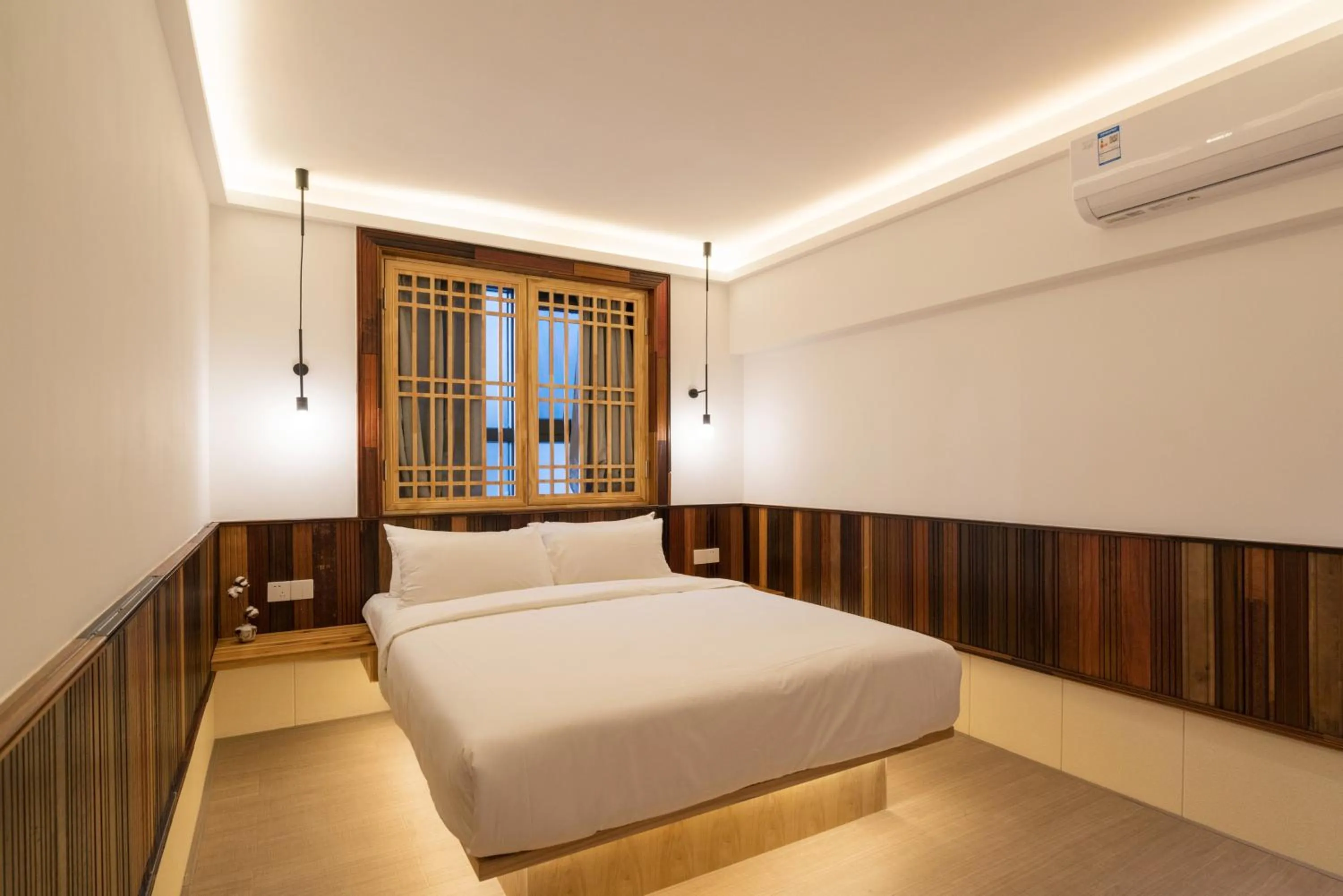 Photo of the whole room, Bed in Zen Tea House Seven Stars Park