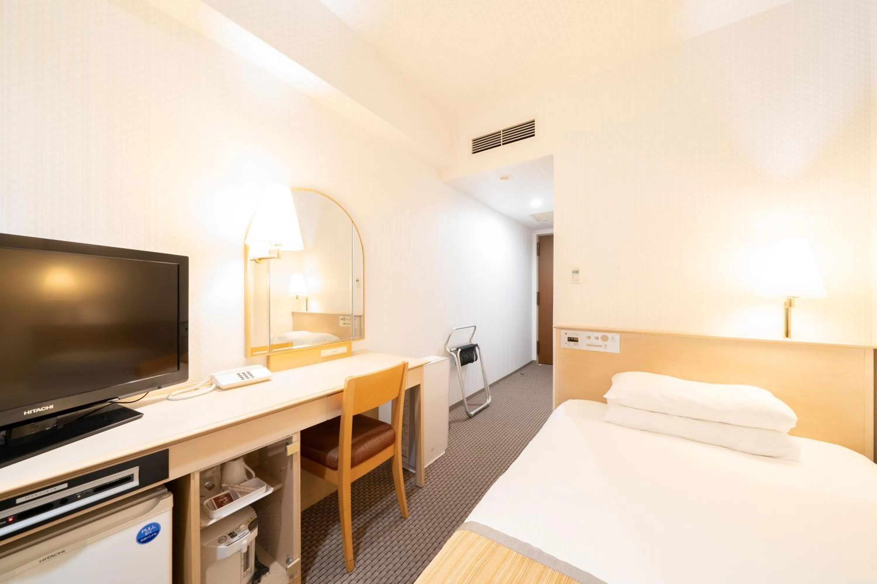 TV and multimedia, Bed in Hotel Terrace The Square Hitachi