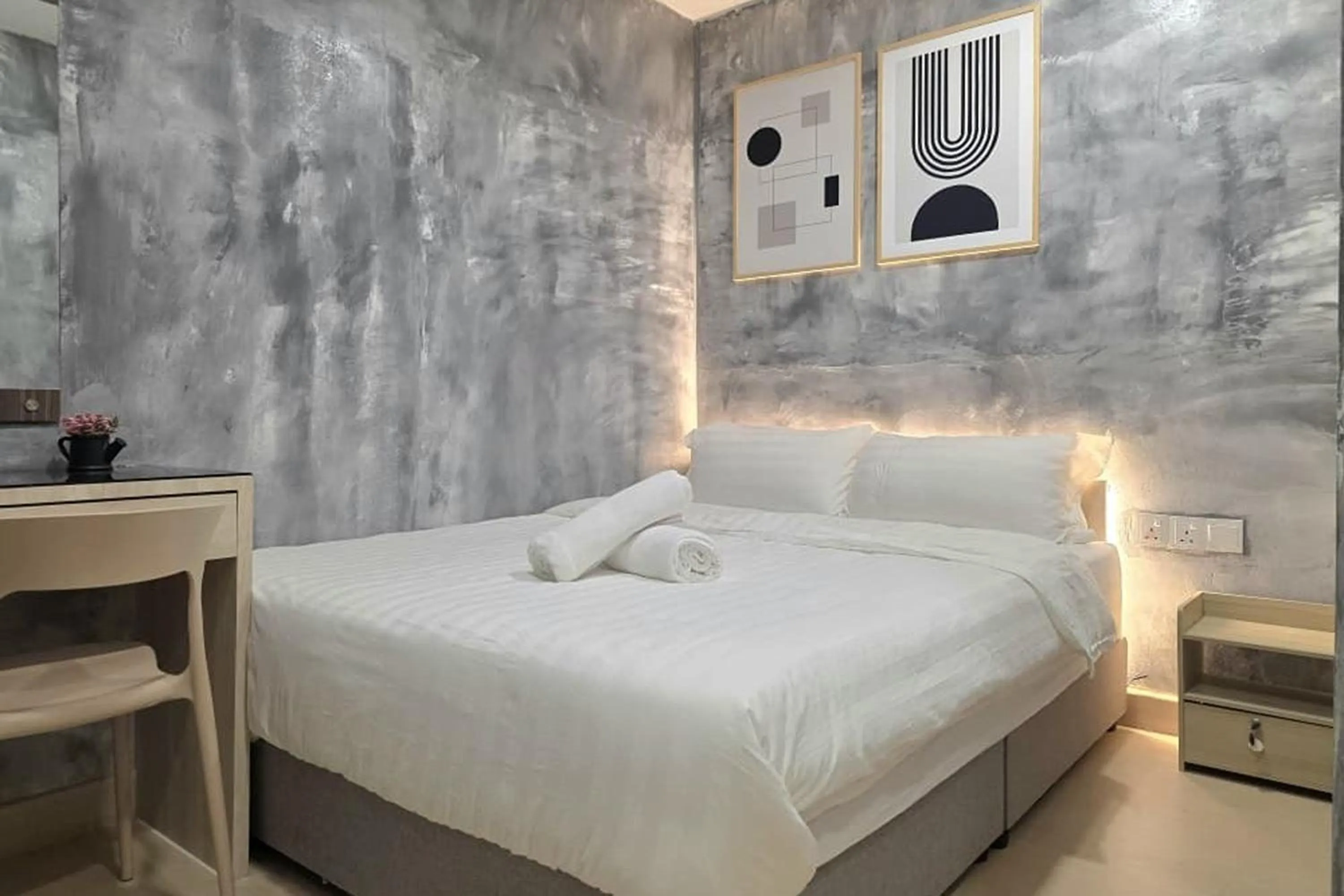 Bedroom, Bed in The Cozy Hotel