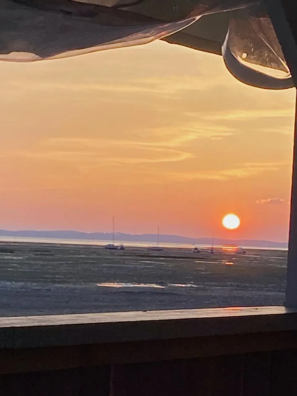 Restaurant/places to eat in Chambre d'HÔTE Maison De L'amitié