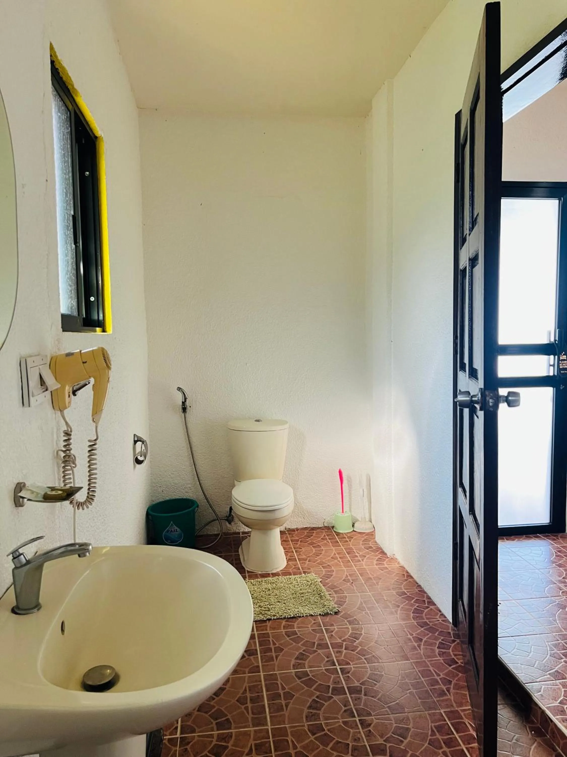 Toilet in Pintuyan Dive Resort