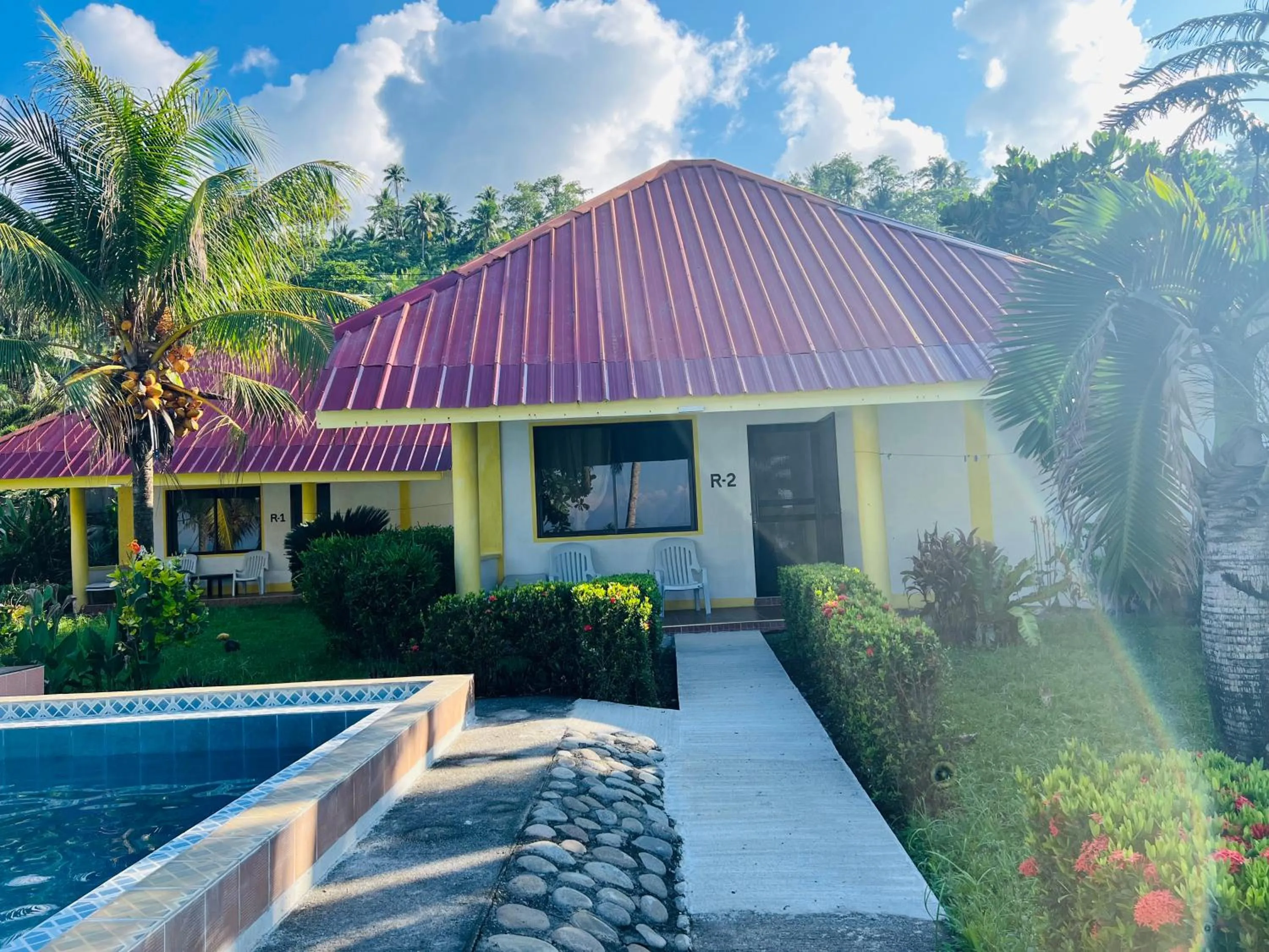 Swimming pool in Pintuyan Dive Resort