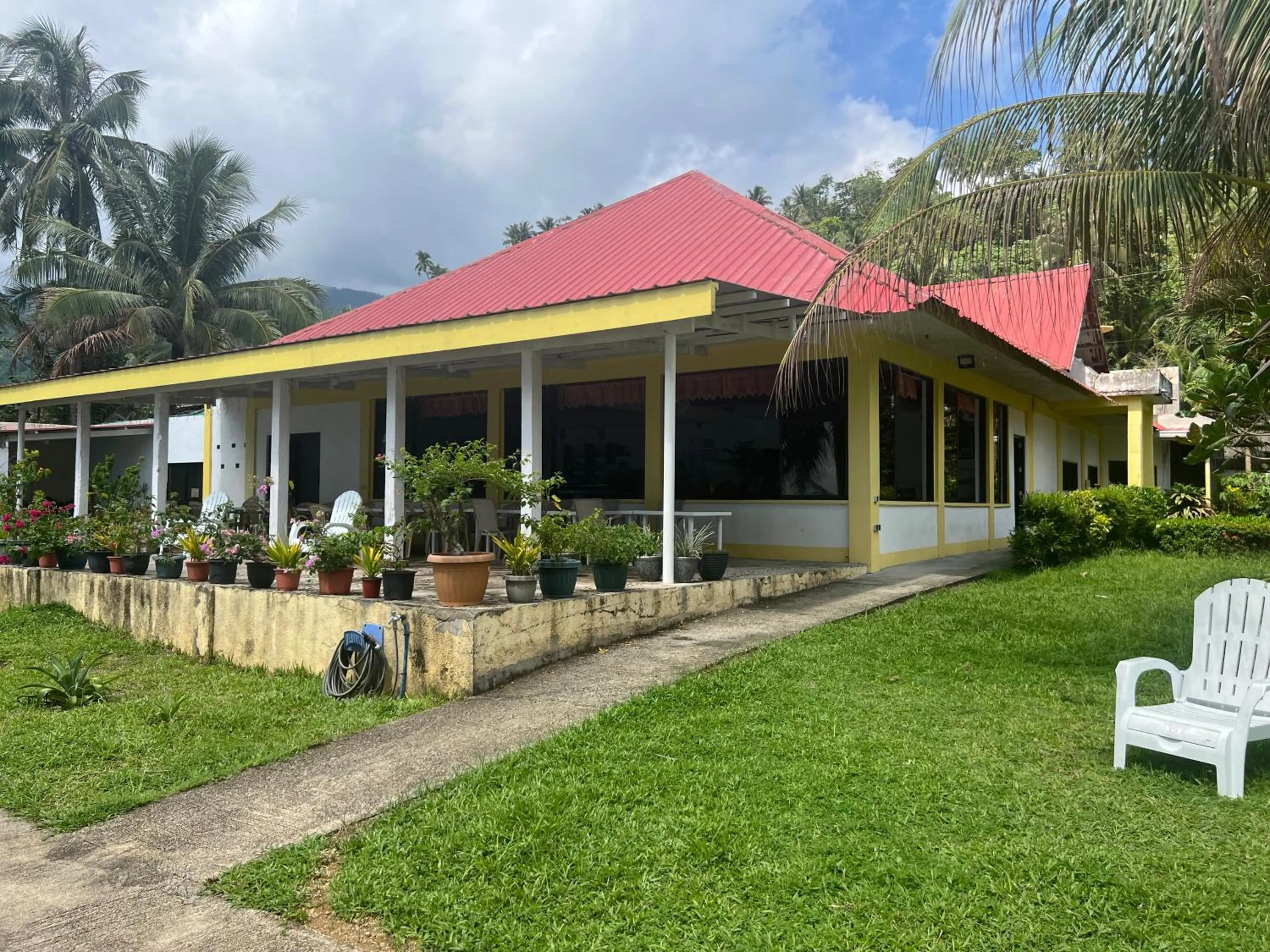 Restaurant/places to eat in Pintuyan Dive Resort