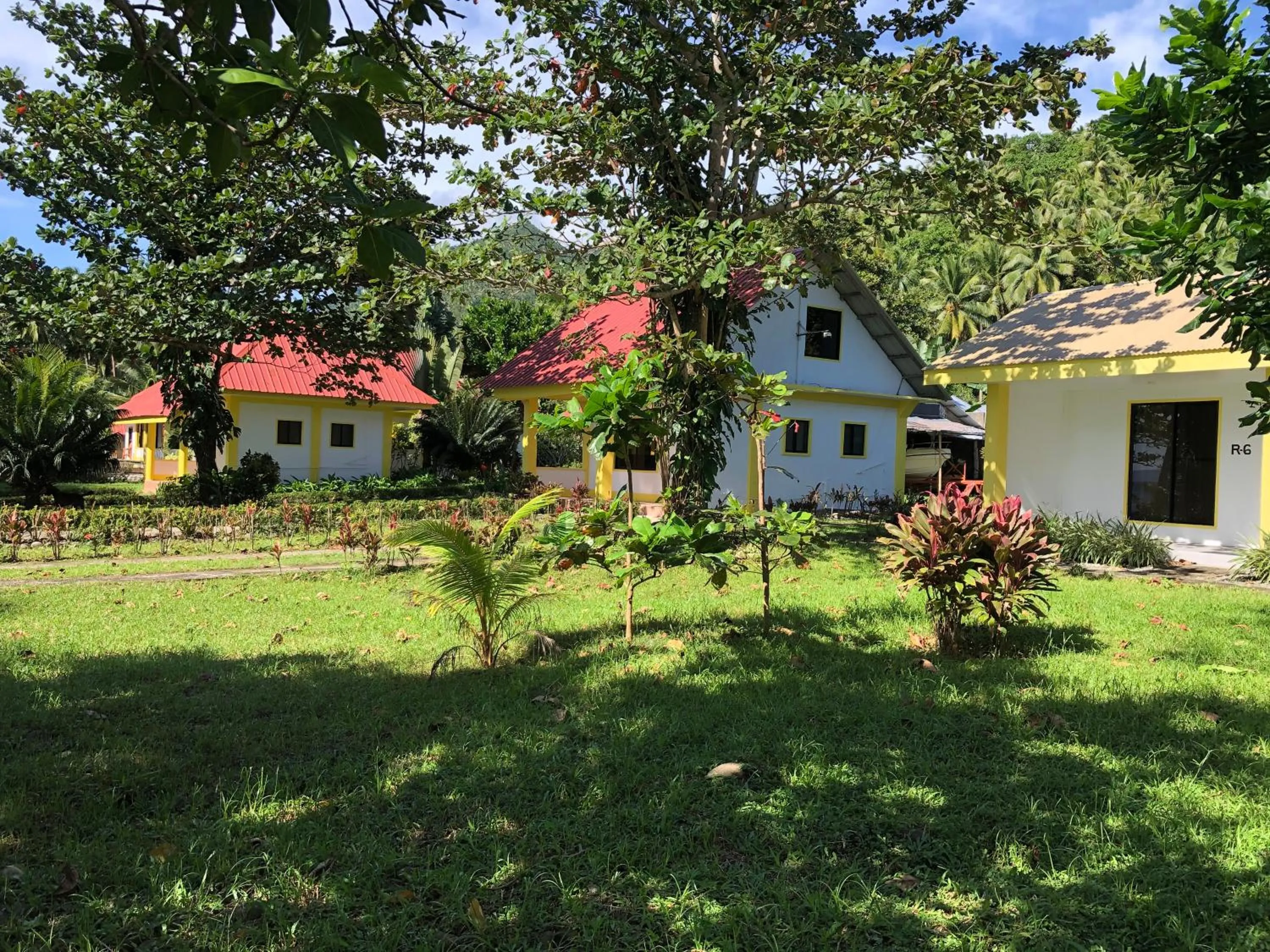 Garden in Pintuyan Dive Resort