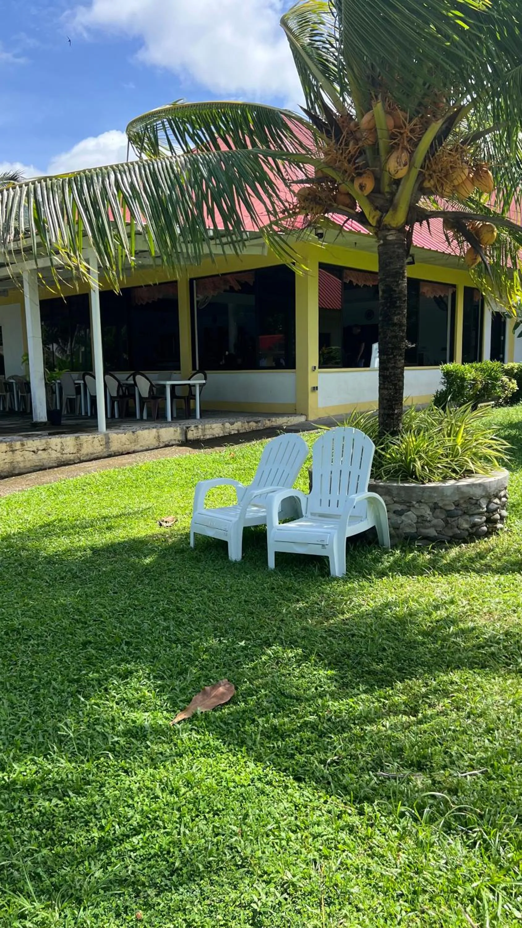 Restaurant/places to eat in Pintuyan Dive Resort