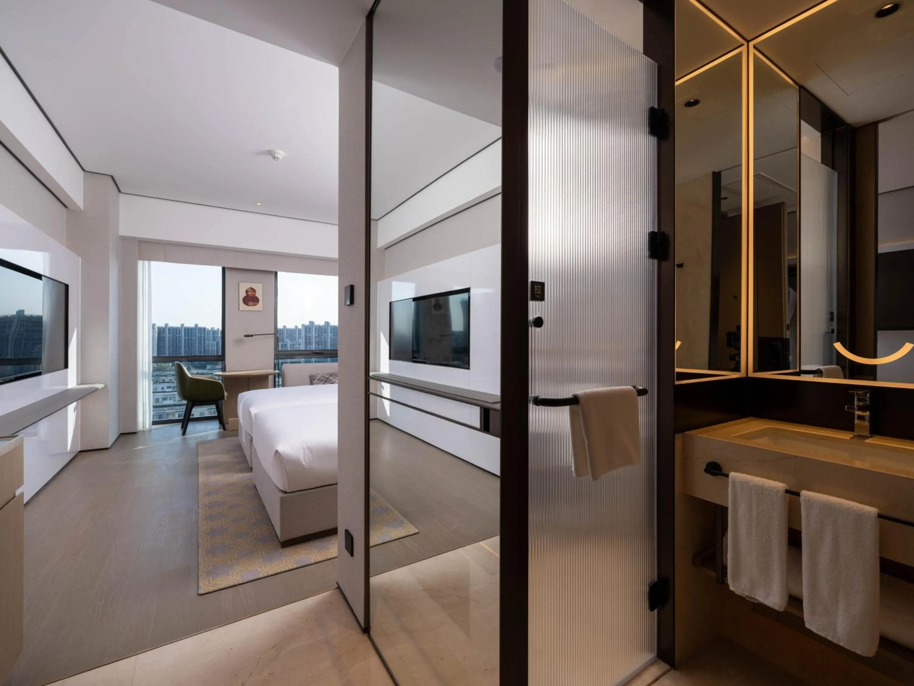 Photo of the whole room, Bed in Holiday Inn Beijing Daxing Centre by IHG