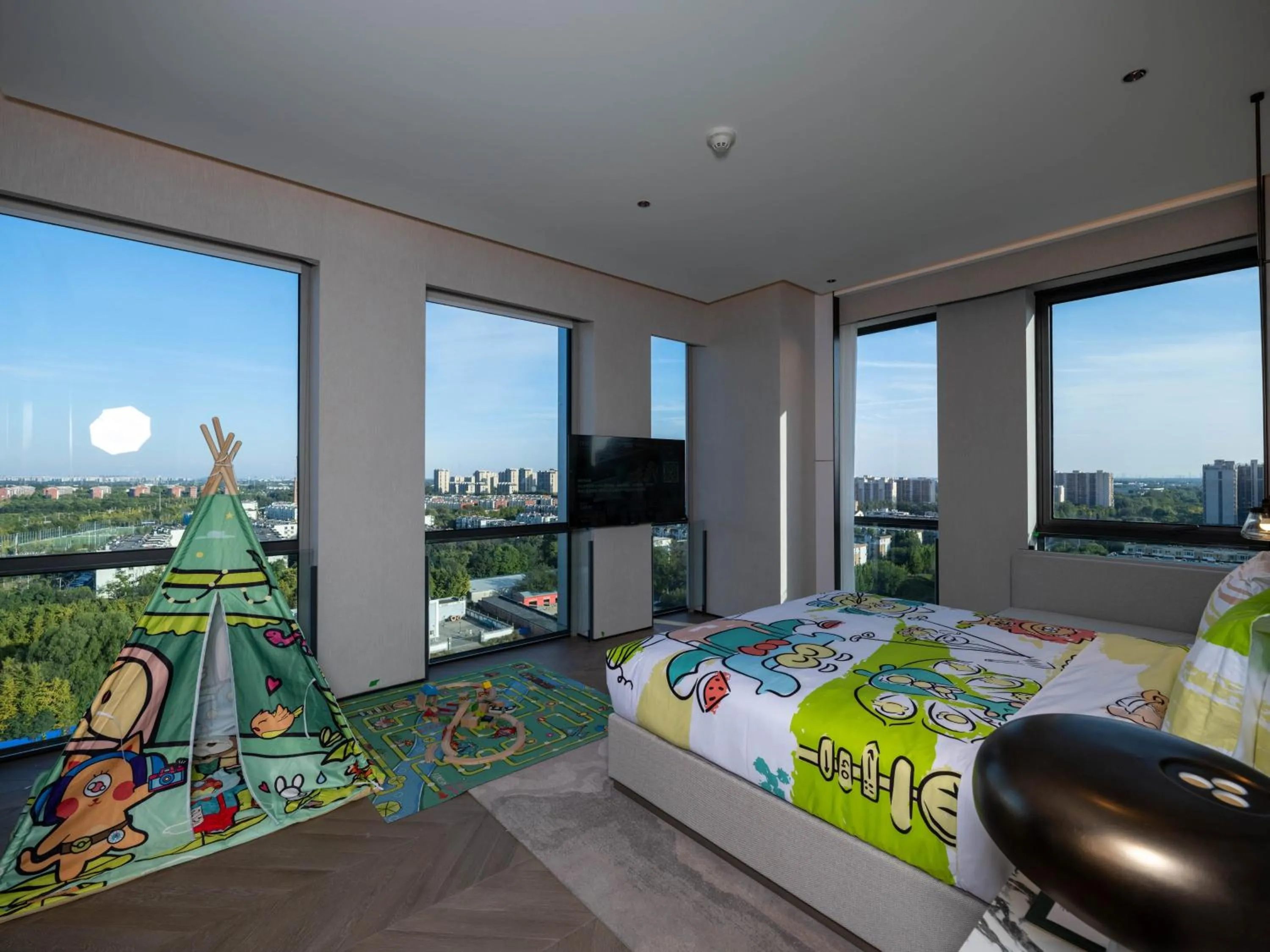 Photo of the whole room, Bed in Holiday Inn Beijing Daxing Centre by IHG