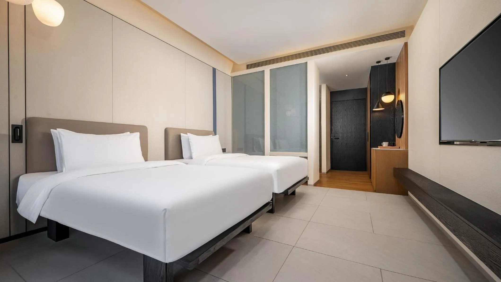 Photo of the whole room, Bed in Holiday Inn Express Guangzhou Baiyun Airport T2 by IHG