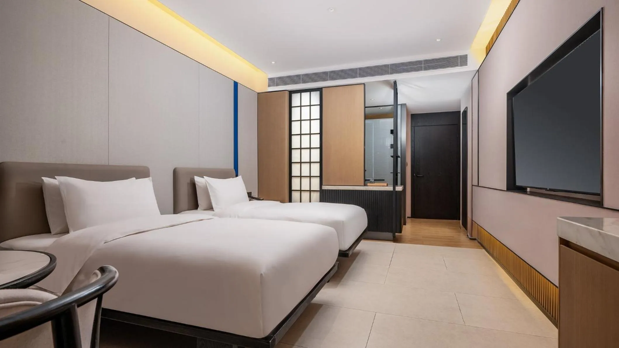 Photo of the whole room, Bed in Holiday Inn Express Guangzhou Baiyun Airport T2 by IHG