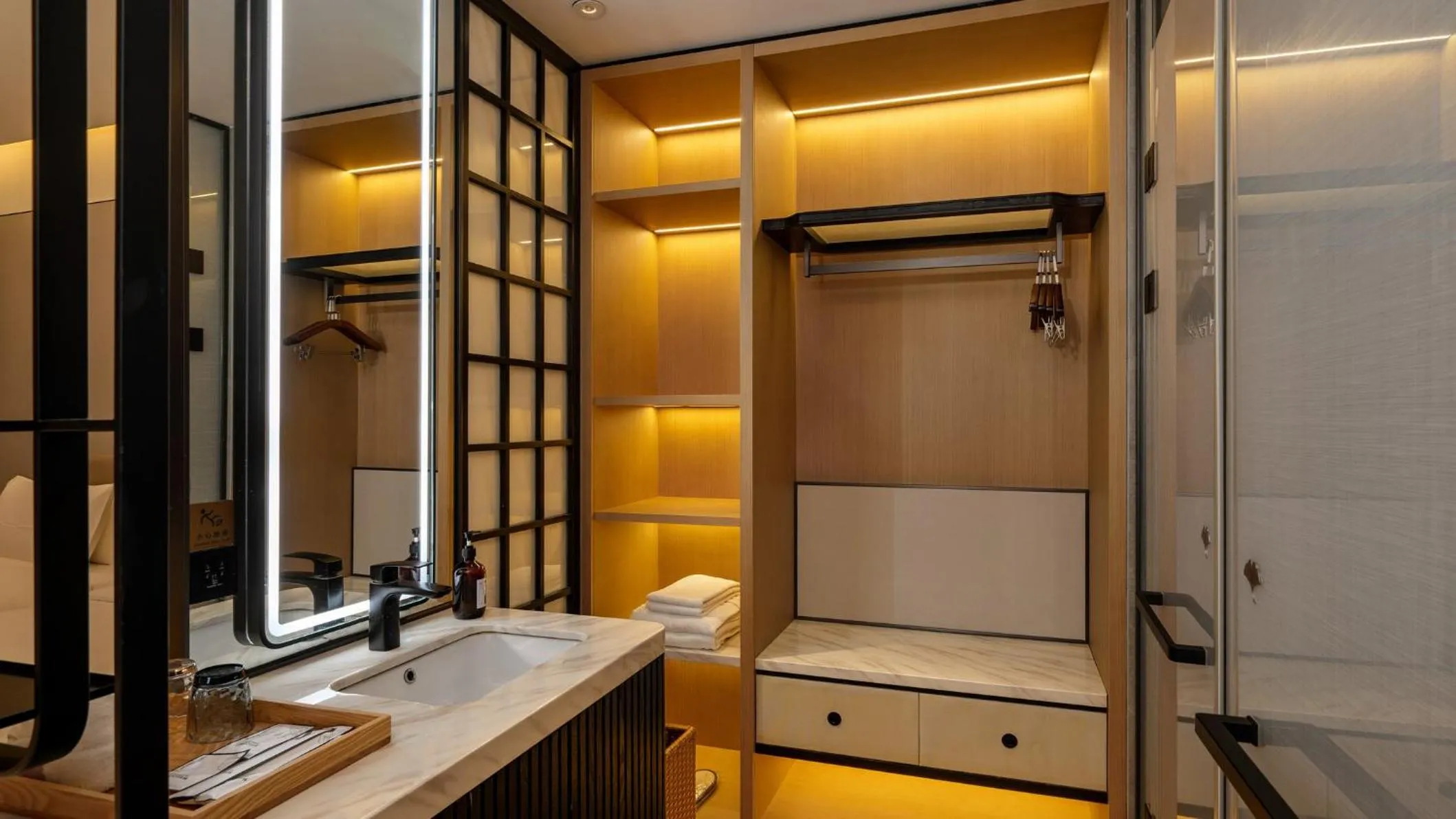 Photo of the whole room in Holiday Inn Express Guangzhou Baiyun Airport T2 by IHG