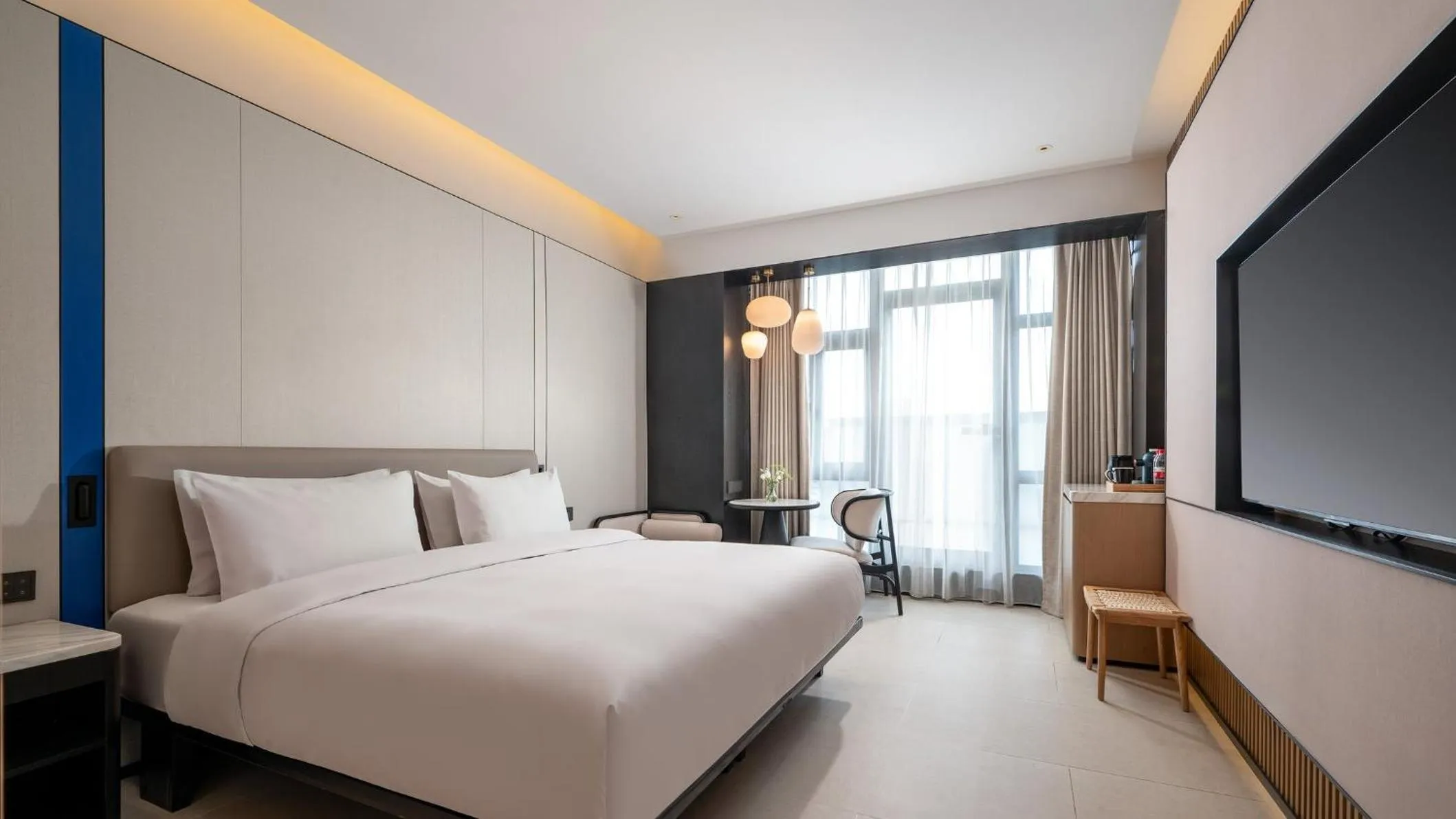 Photo of the whole room, Bed in Holiday Inn Express Guangzhou Baiyun Airport T2 by IHG