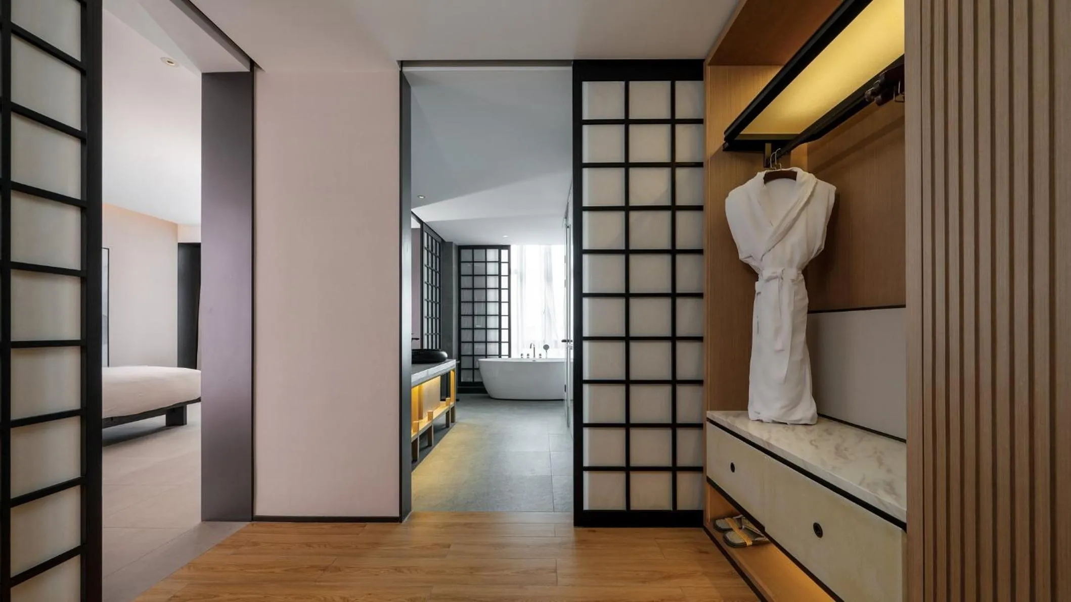 Photo of the whole room, Bed in Holiday Inn Express Guangzhou Baiyun Airport T2 by IHG