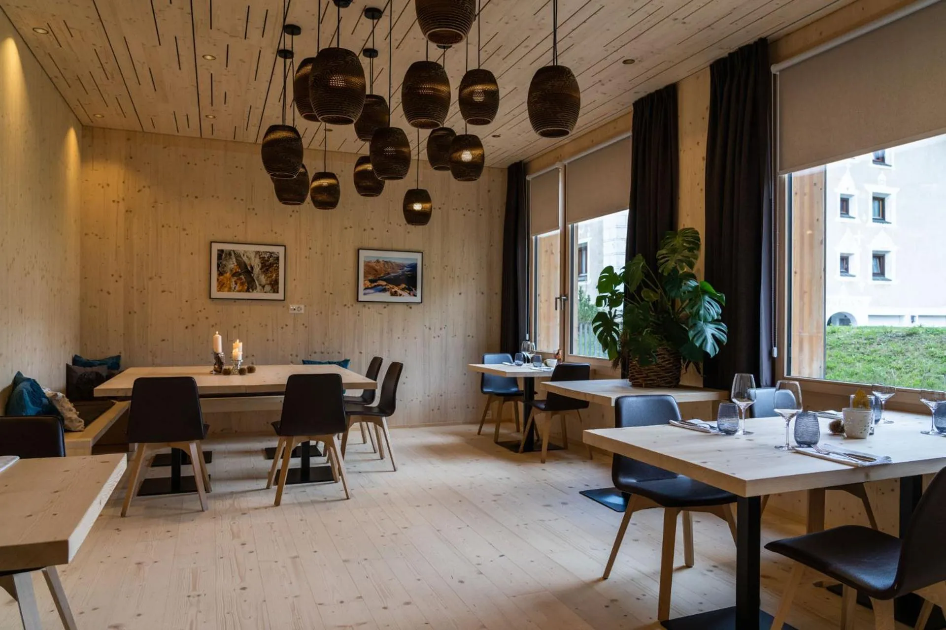 Restaurant/places to eat in Bever Lodge