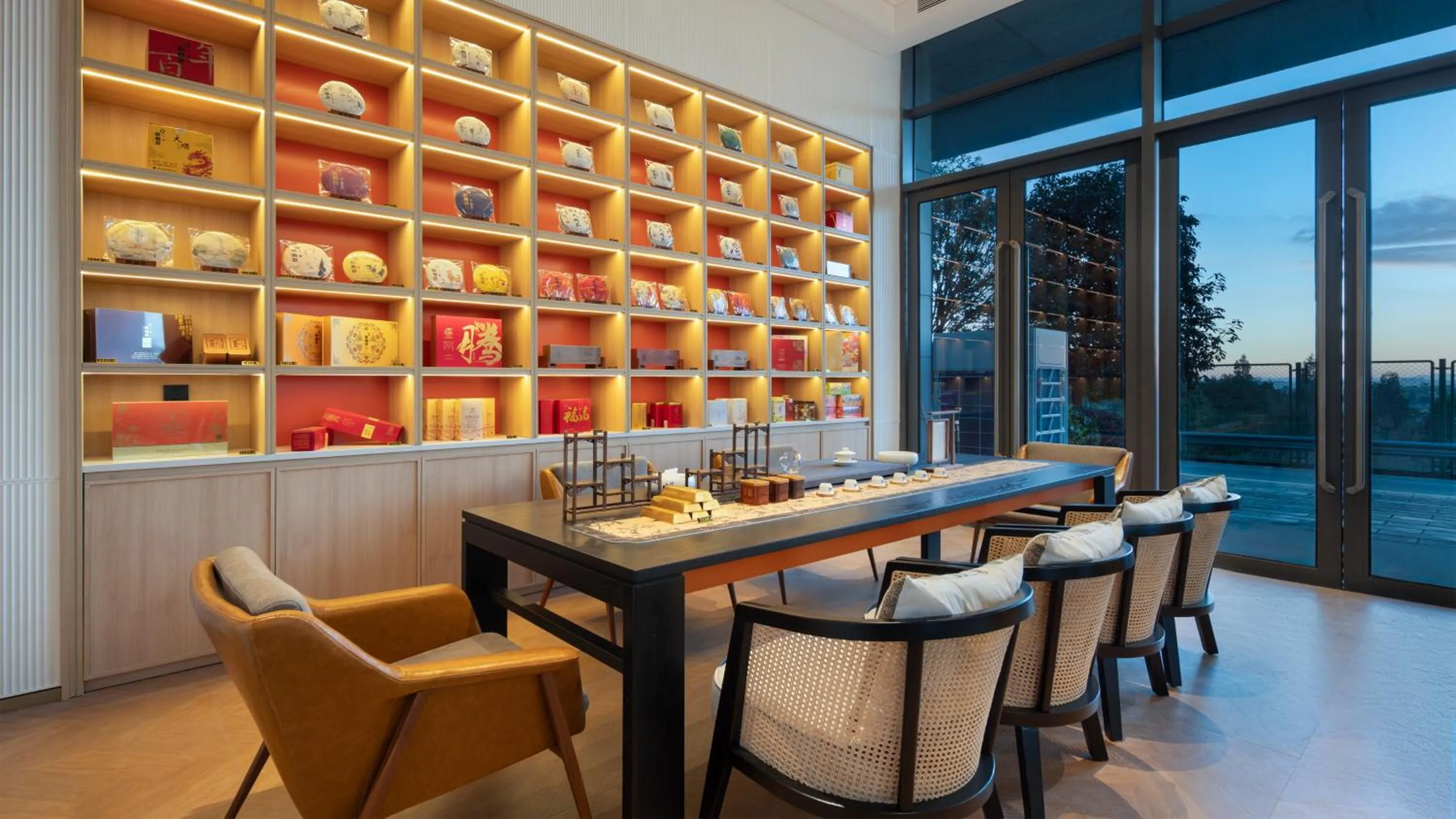 Seating area in Holiday Inn Express Kunming Changshui Airport by IHG