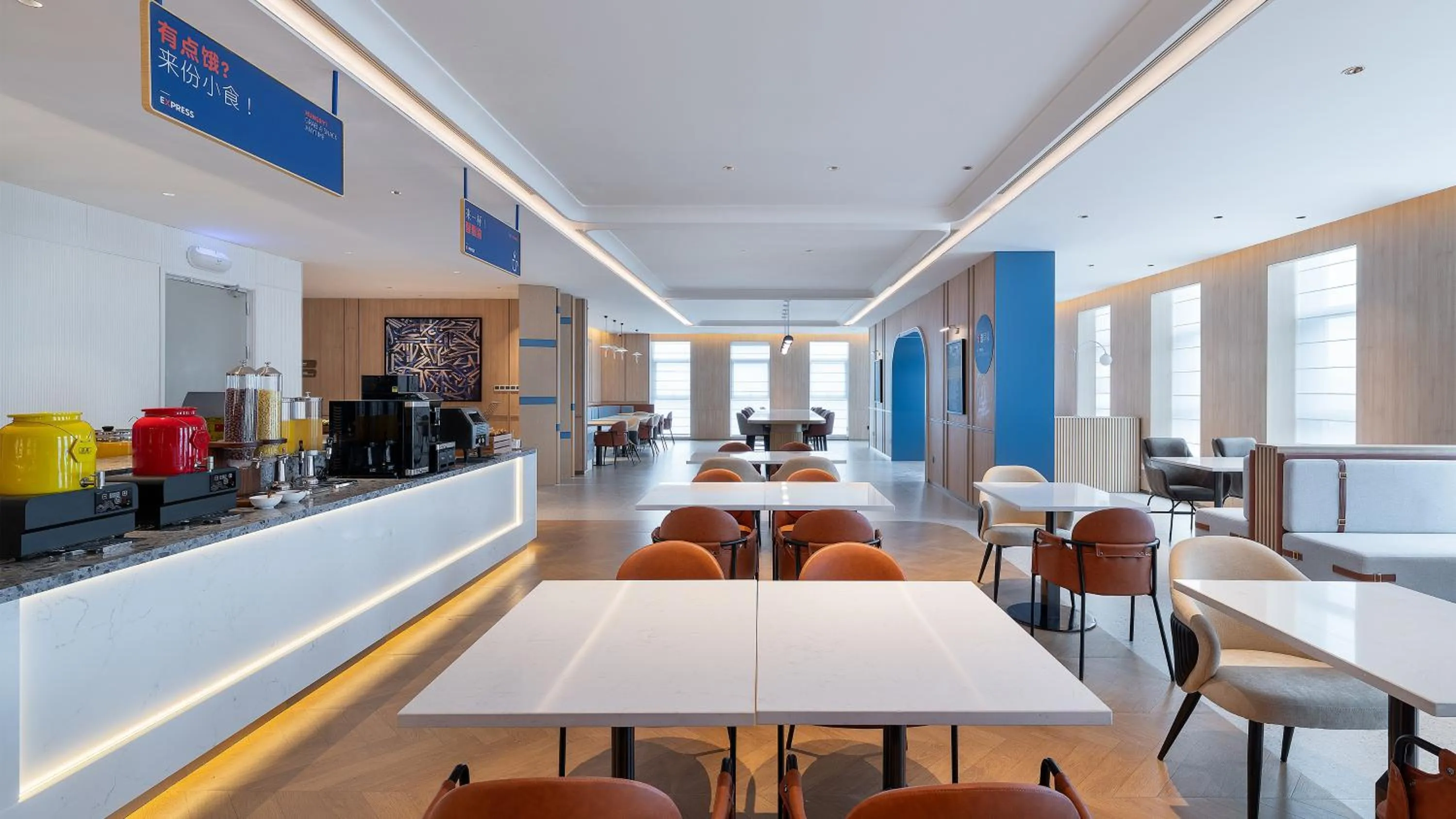 Restaurant/places to eat in Holiday Inn Express Kunming Changshui Airport by IHG