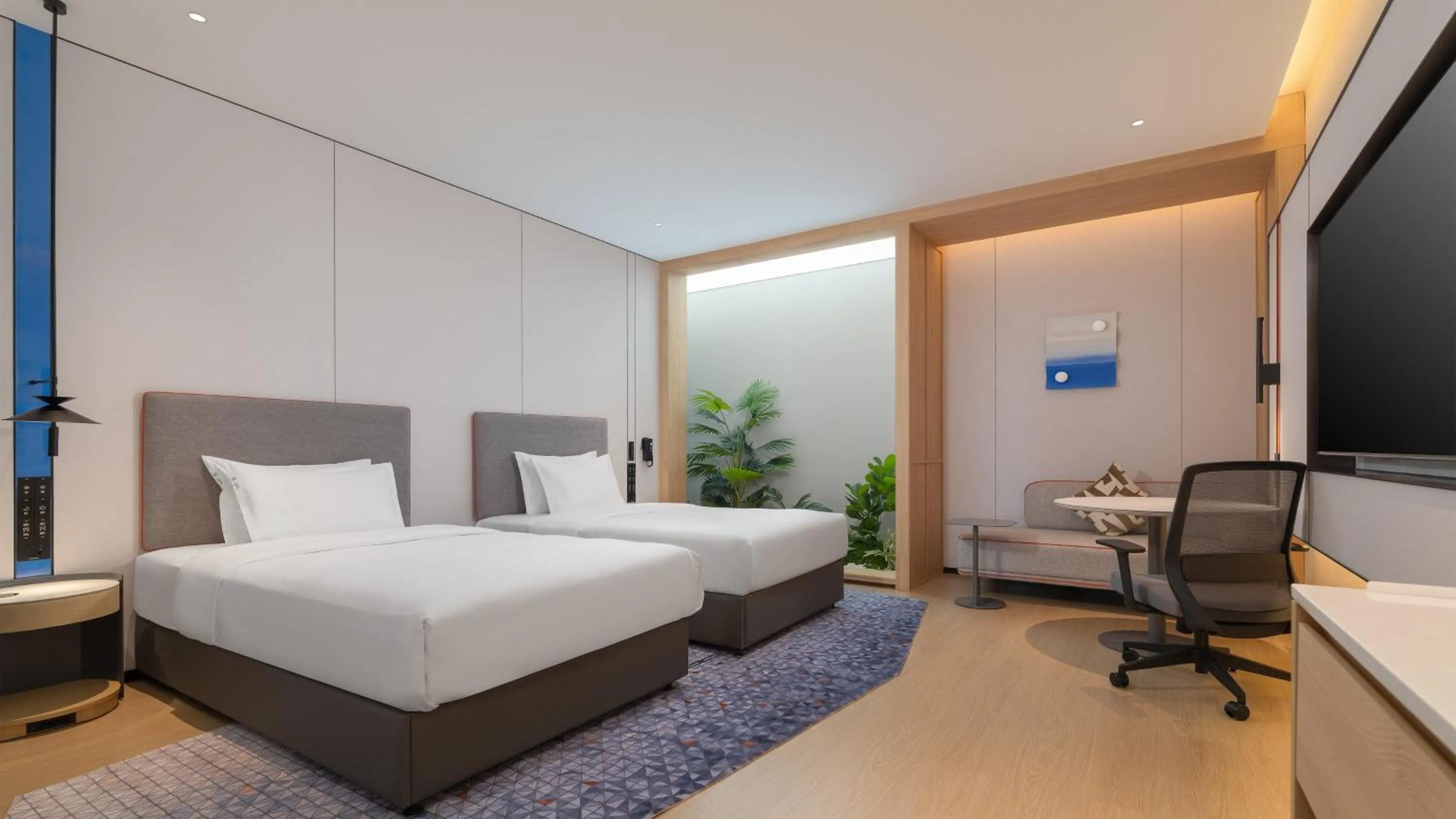 Photo of the whole room, Bed in Holiday Inn Express Kunming Changshui Airport by IHG