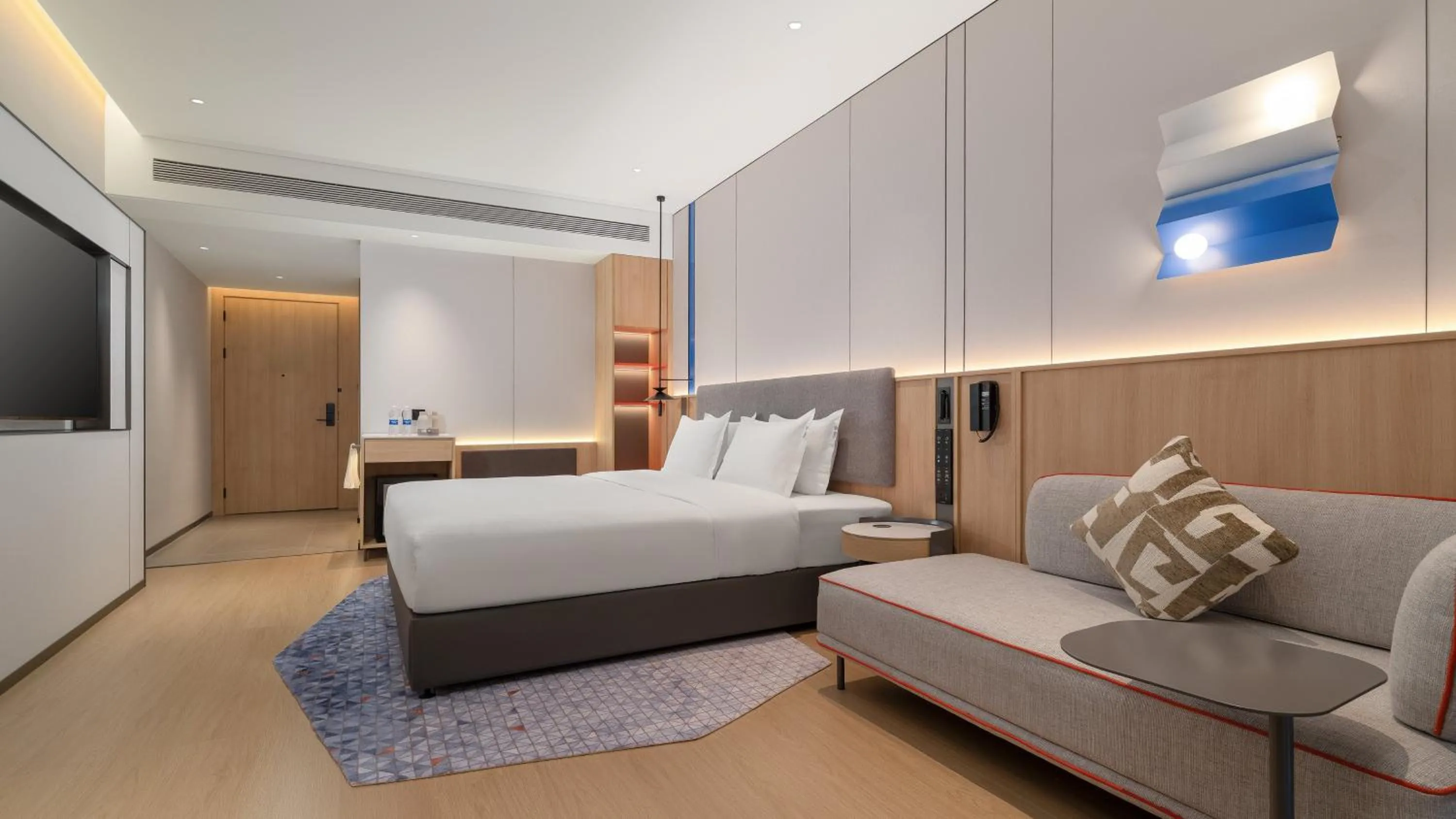 Photo of the whole room, Bed in Holiday Inn Express Kunming Changshui Airport by IHG