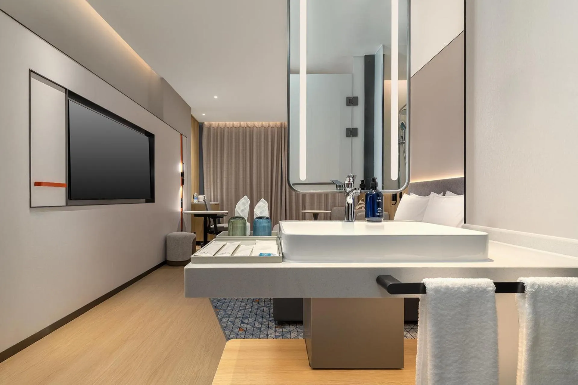 TV and multimedia in Holiday Inn Express Kunming Changshui Airport by IHG