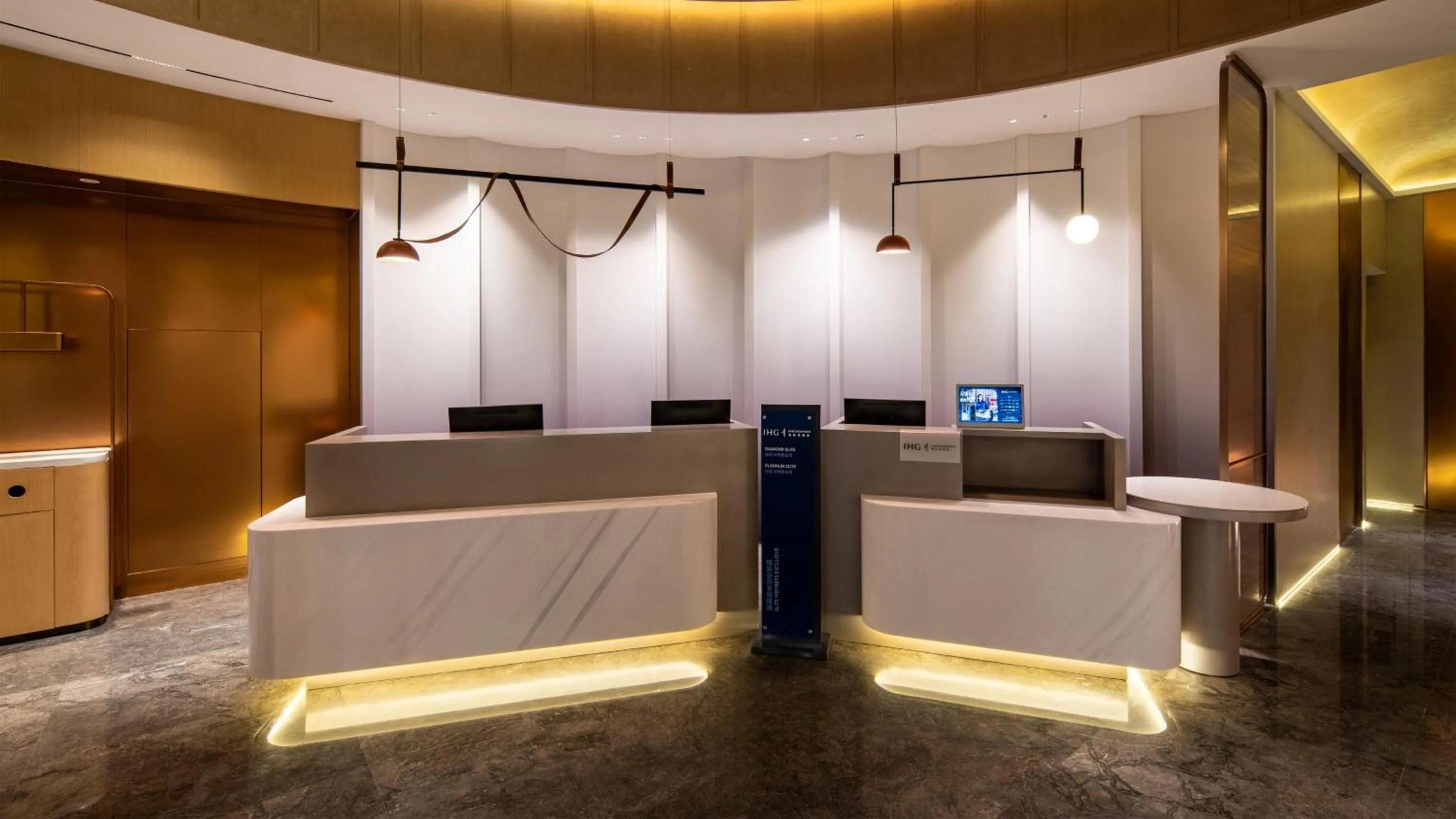 Lobby or reception in Holiday Inn Express Shenzhen Sports Center by IHG