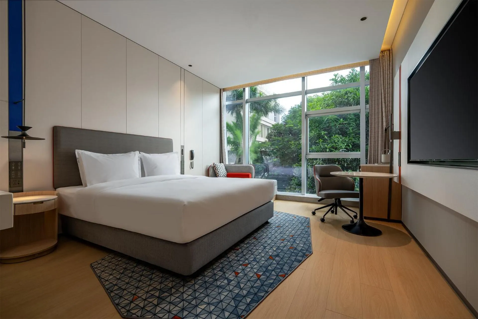 Photo of the whole room, Bed in Holiday Inn Express Shenzhen Sports Center by IHG