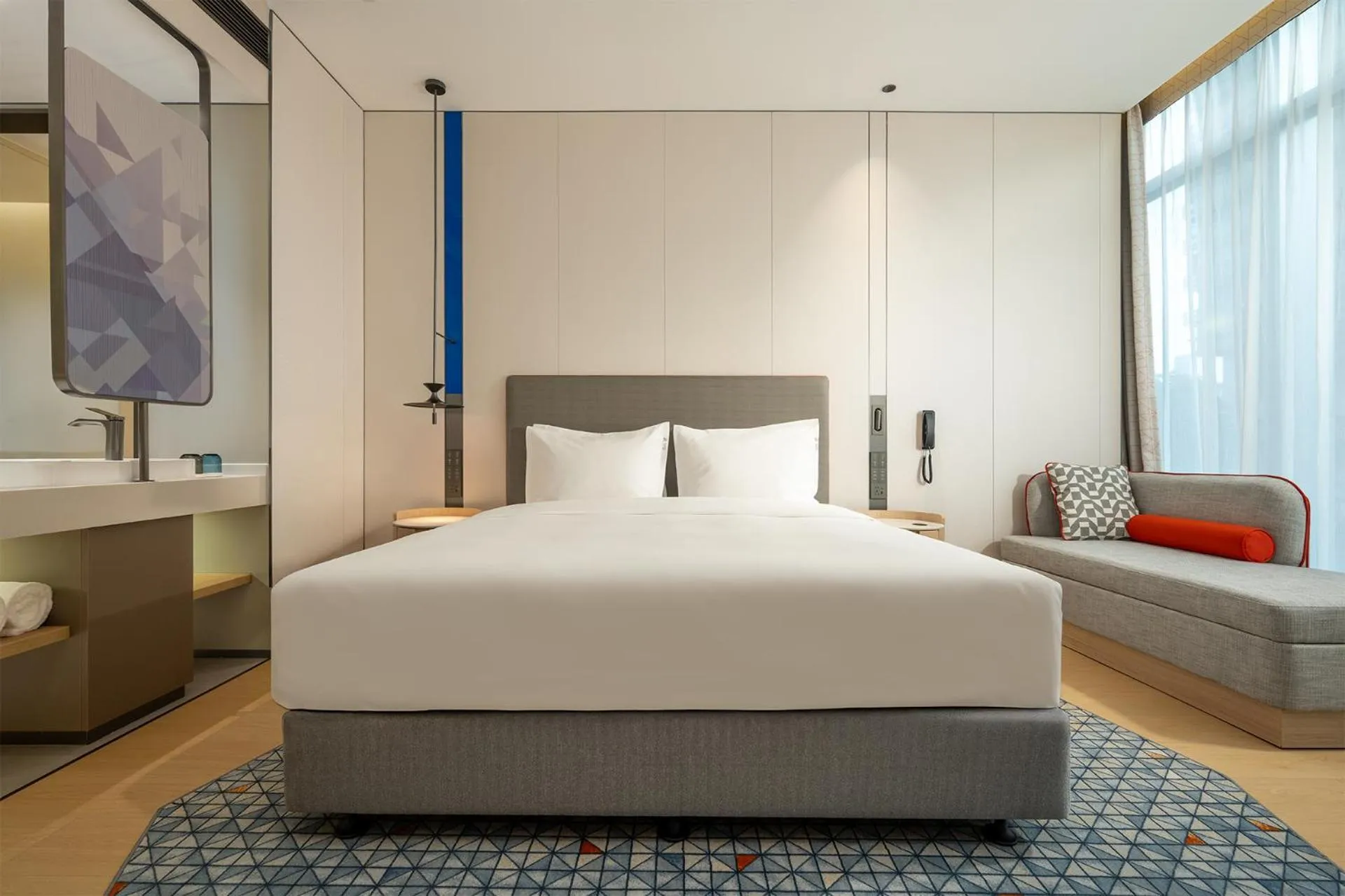 Photo of the whole room, Bed in Holiday Inn Express Shenzhen Sports Center by IHG