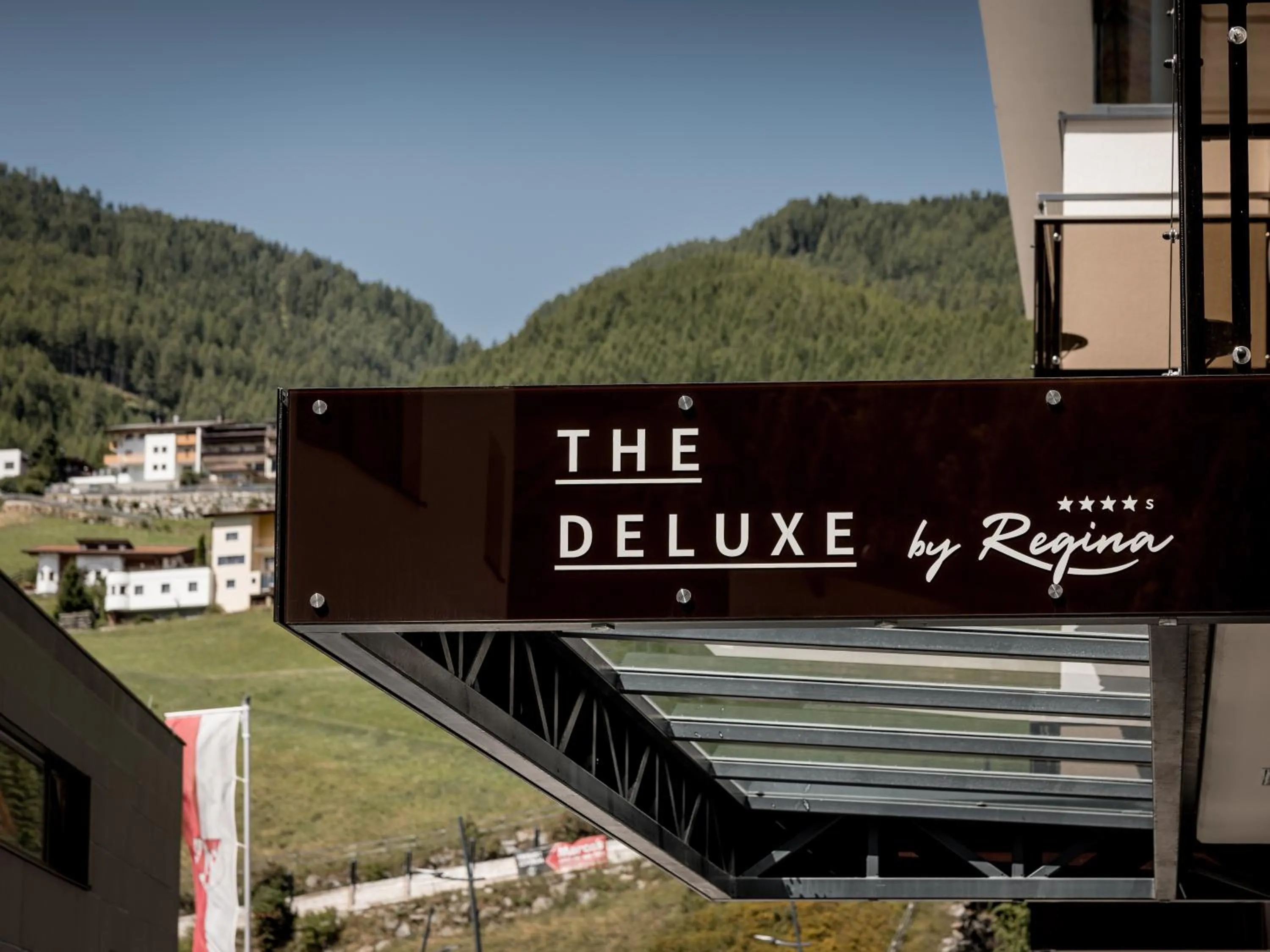 The Deluxe by Regina