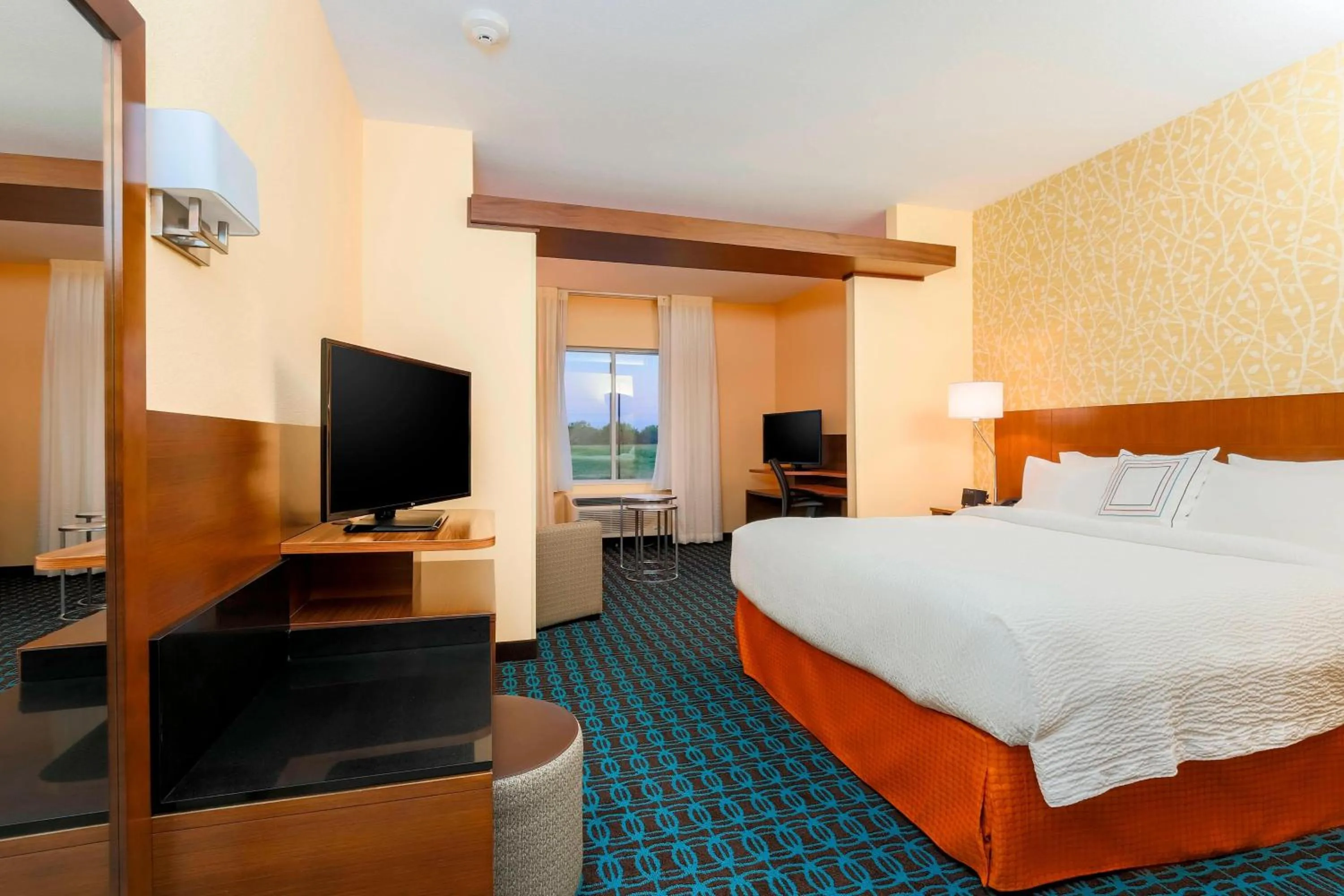 Photo of the whole room, Bed in Fairfield Inn & Suites by Marriott Pleasanton