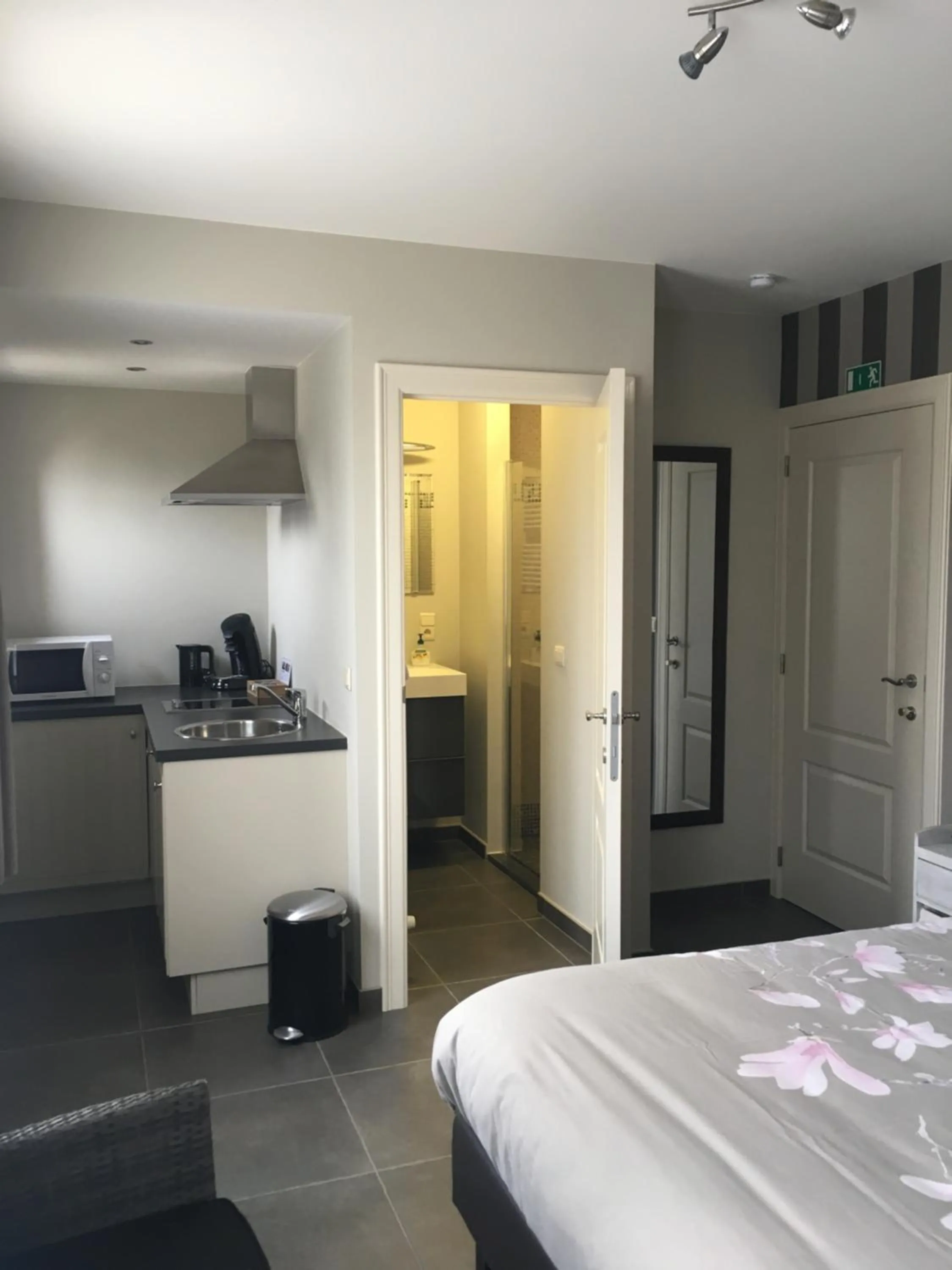 Kitchen or kitchenette, Bed in Guesthouse De Middelvelden