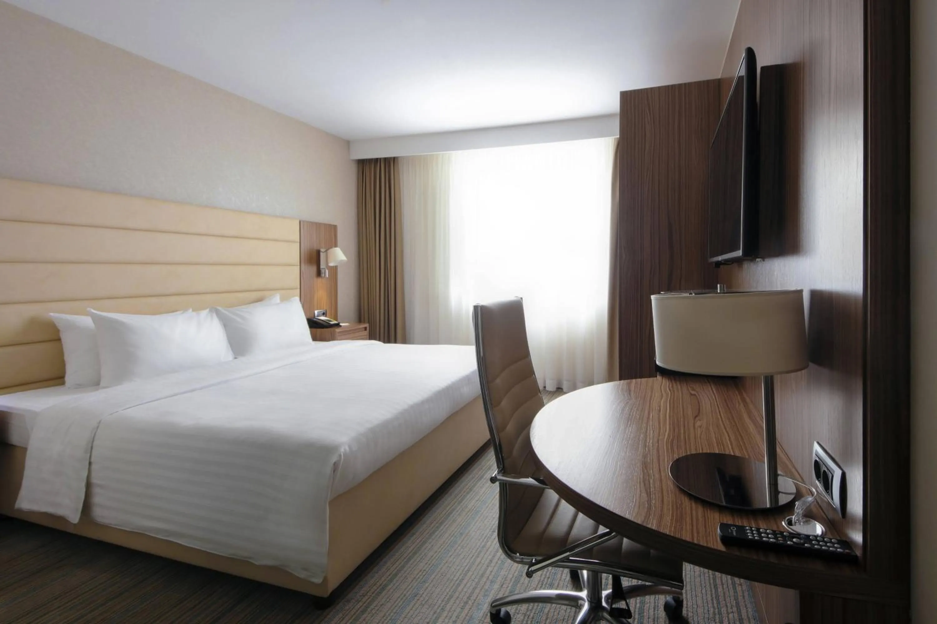 Photo of the whole room, Bed in Courtyard by Marriott Belgrade City Center