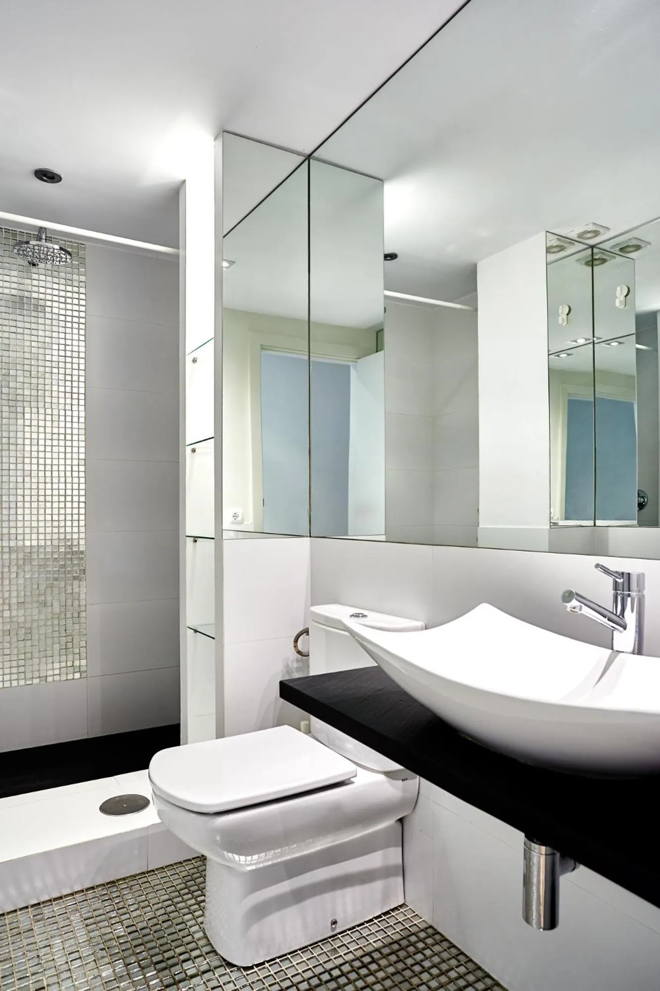 Shower in Apartamento Tíbula Teatro Parking