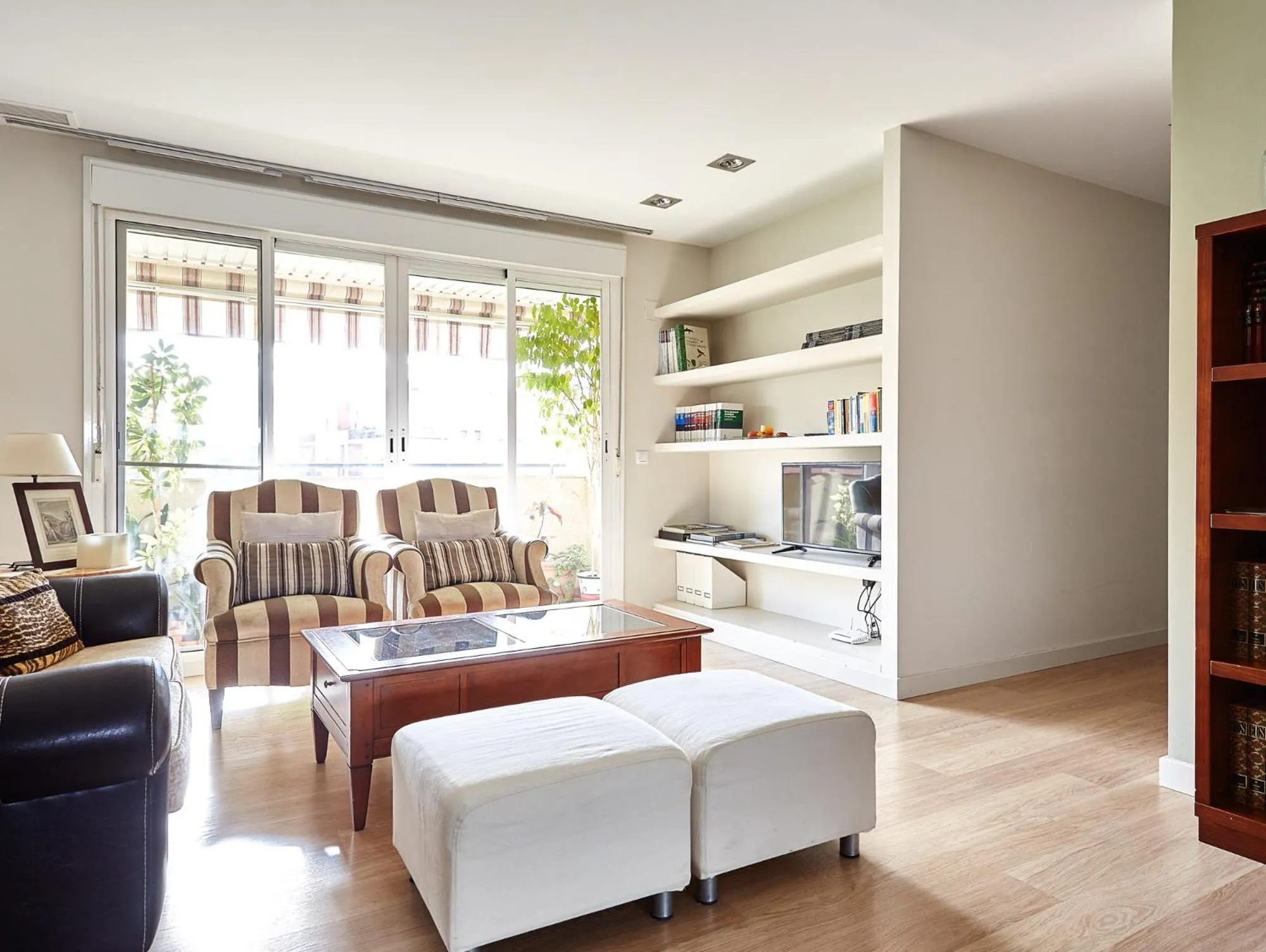 Communal lounge/ TV room in Apartamento Tíbula Teatro Parking