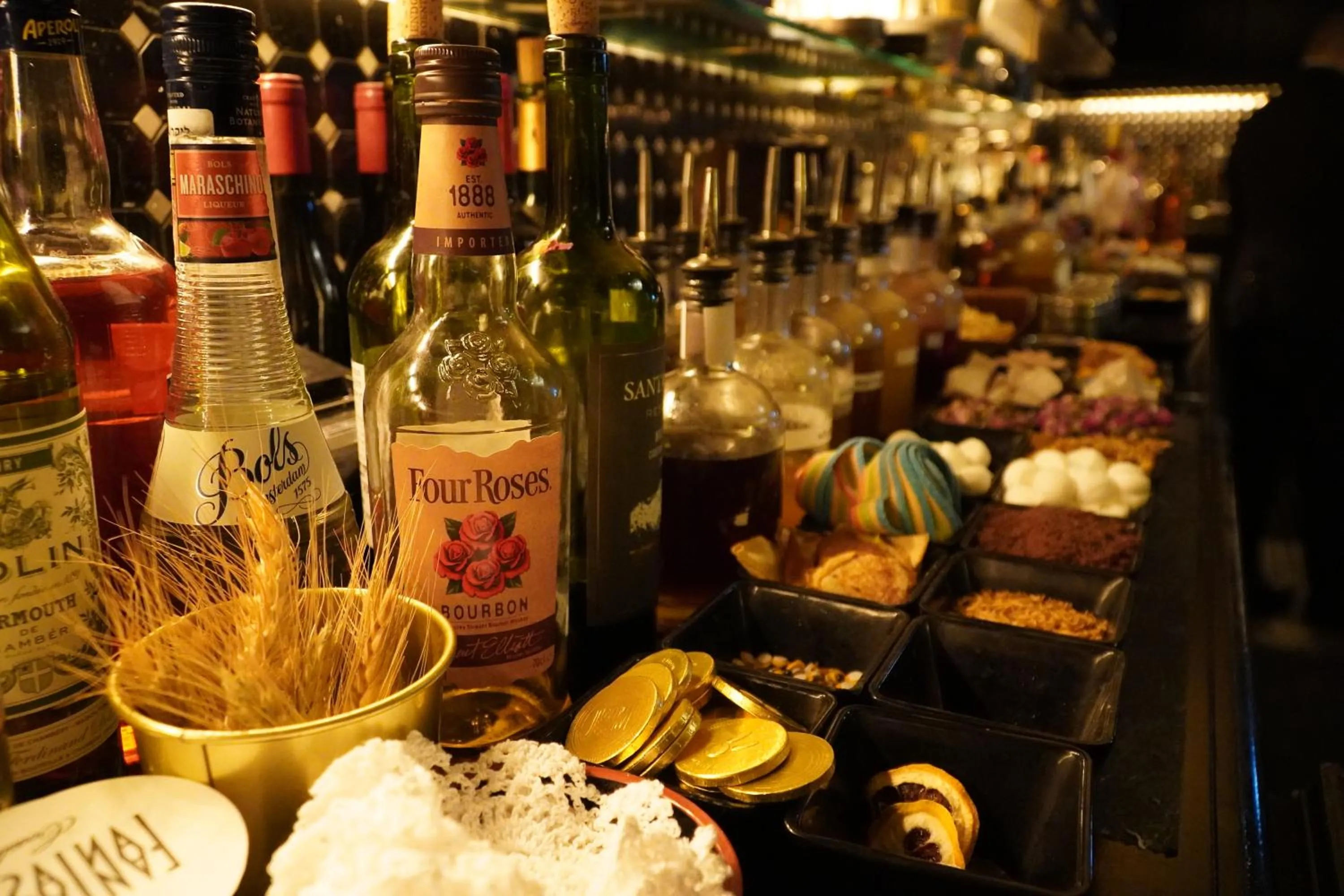 Food and drinks in PLAY Seaport Suite Hotel TLV