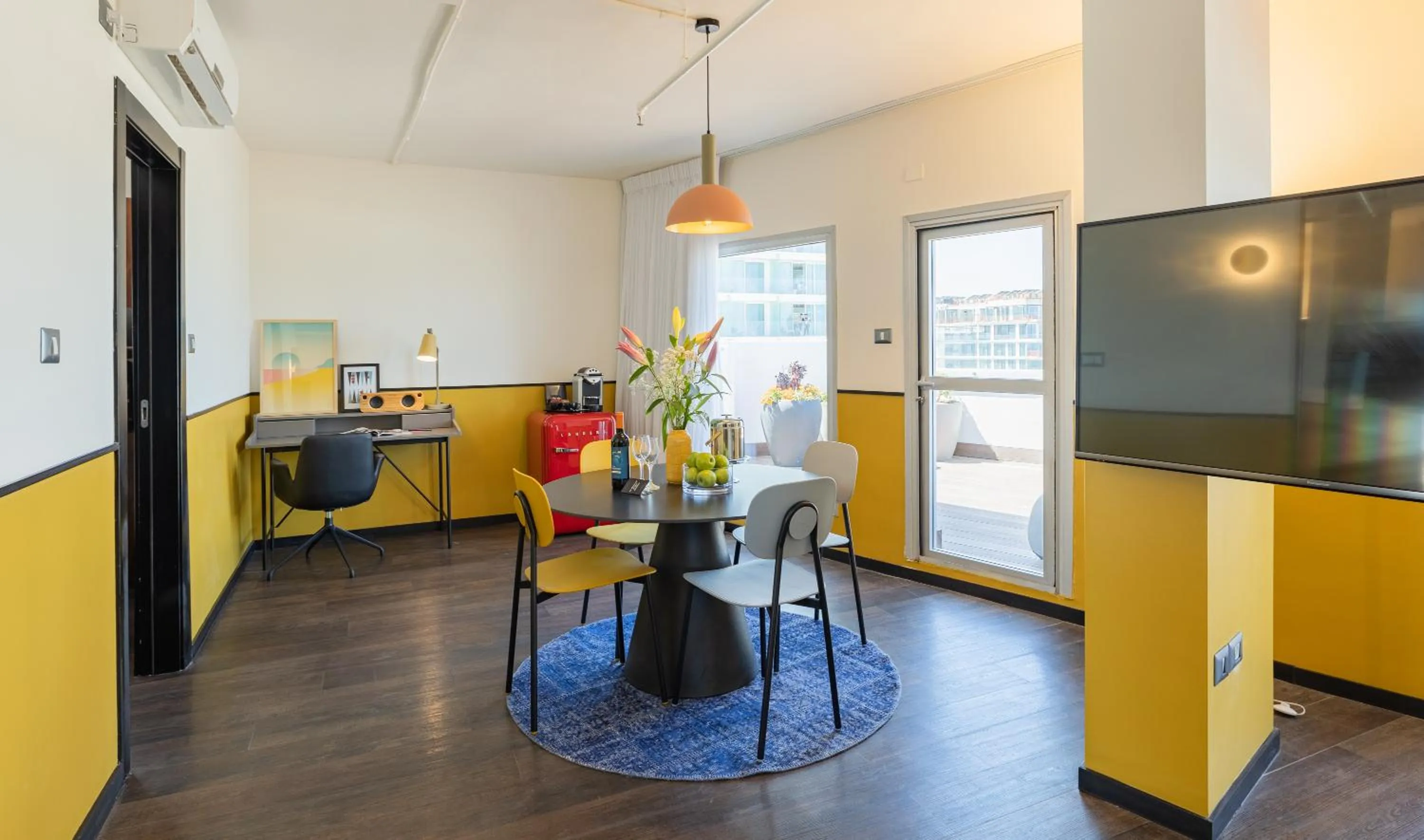 TV and multimedia in PLAY Seaport Suite Hotel TLV