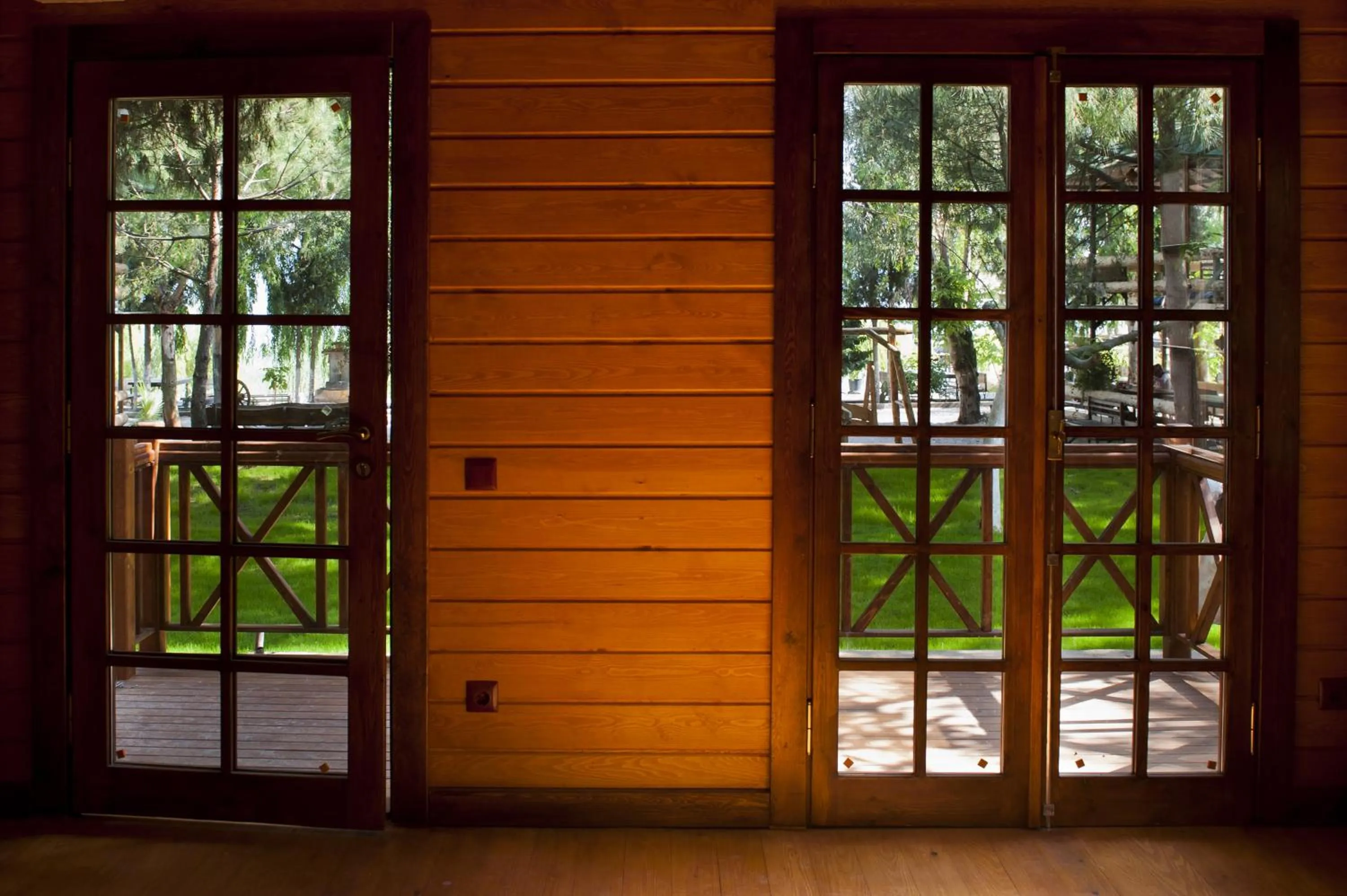 Decorative detail in Iznik Askania