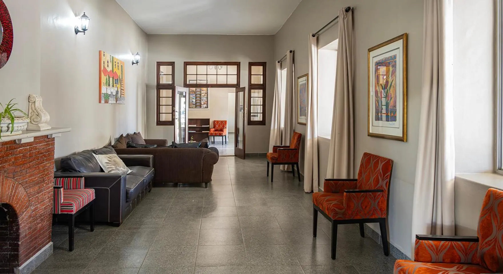 Communal lounge/ TV room in Calvinia Hotel