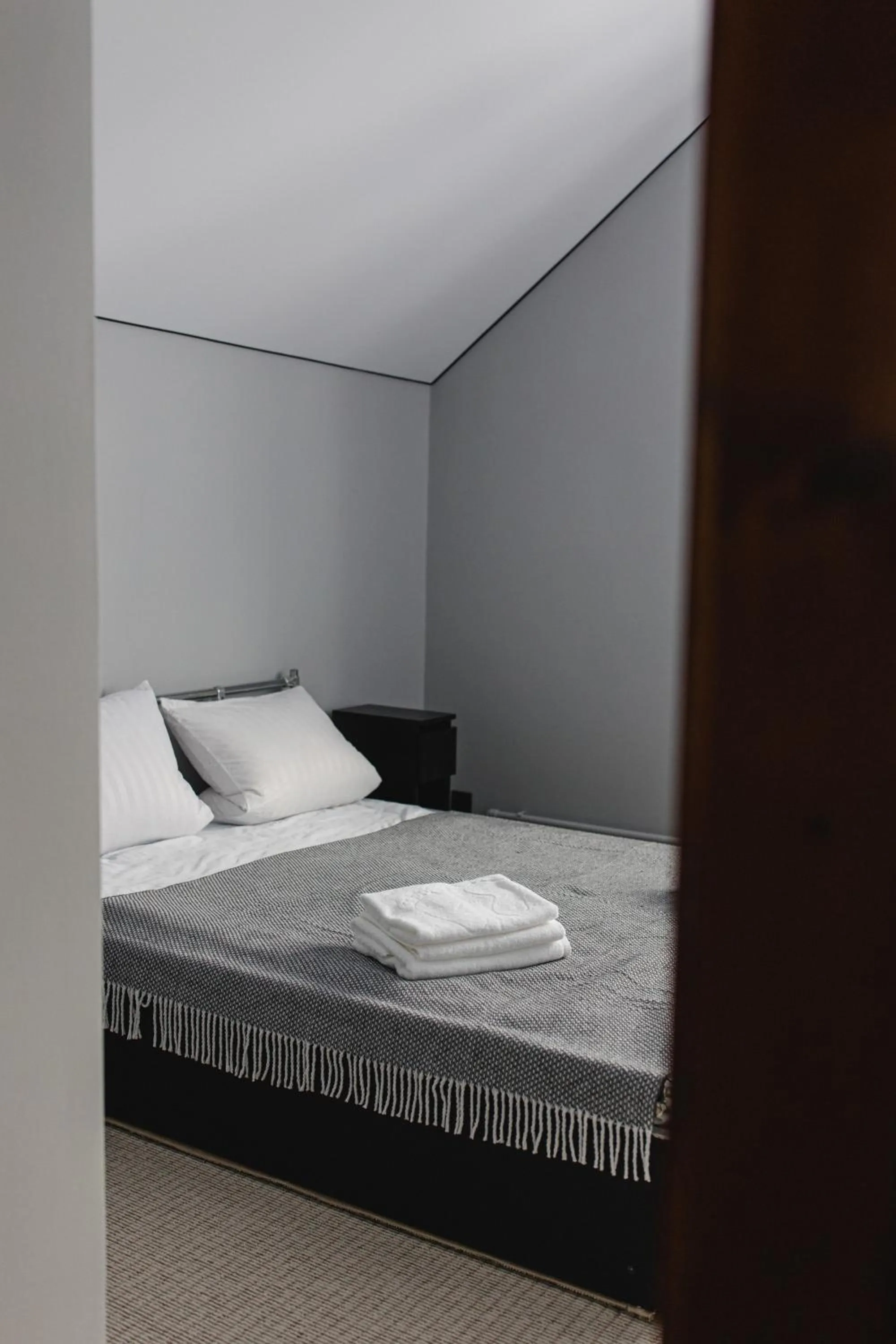 Photo of the whole room, Bed in Kolyba Opryshkiv