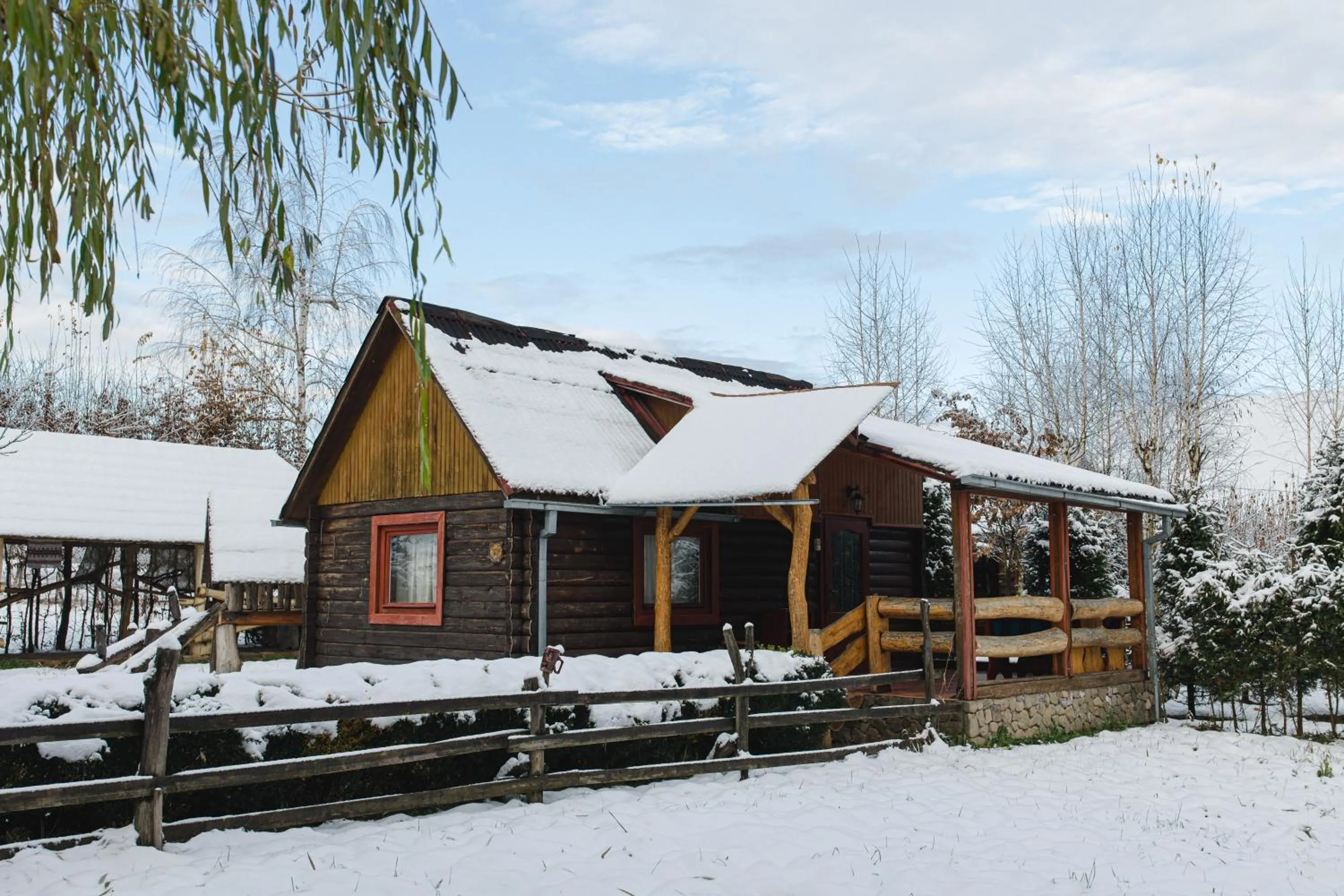 Property building in Kolyba Opryshkiv