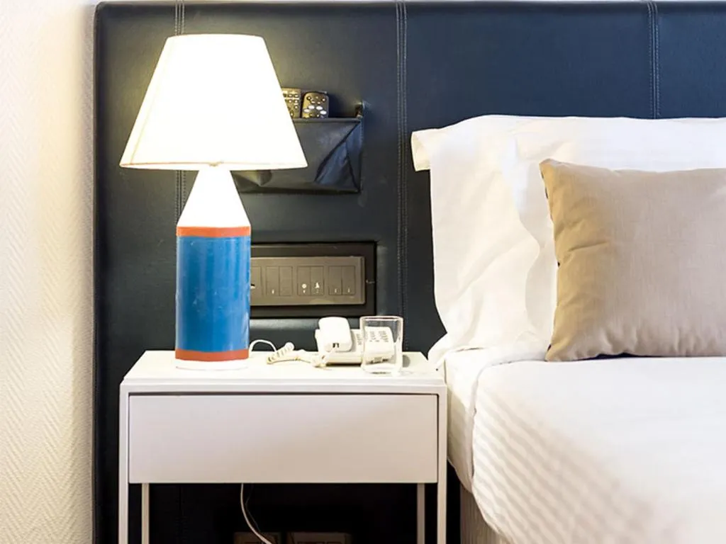 TV and multimedia, Bed in The Port Hotel