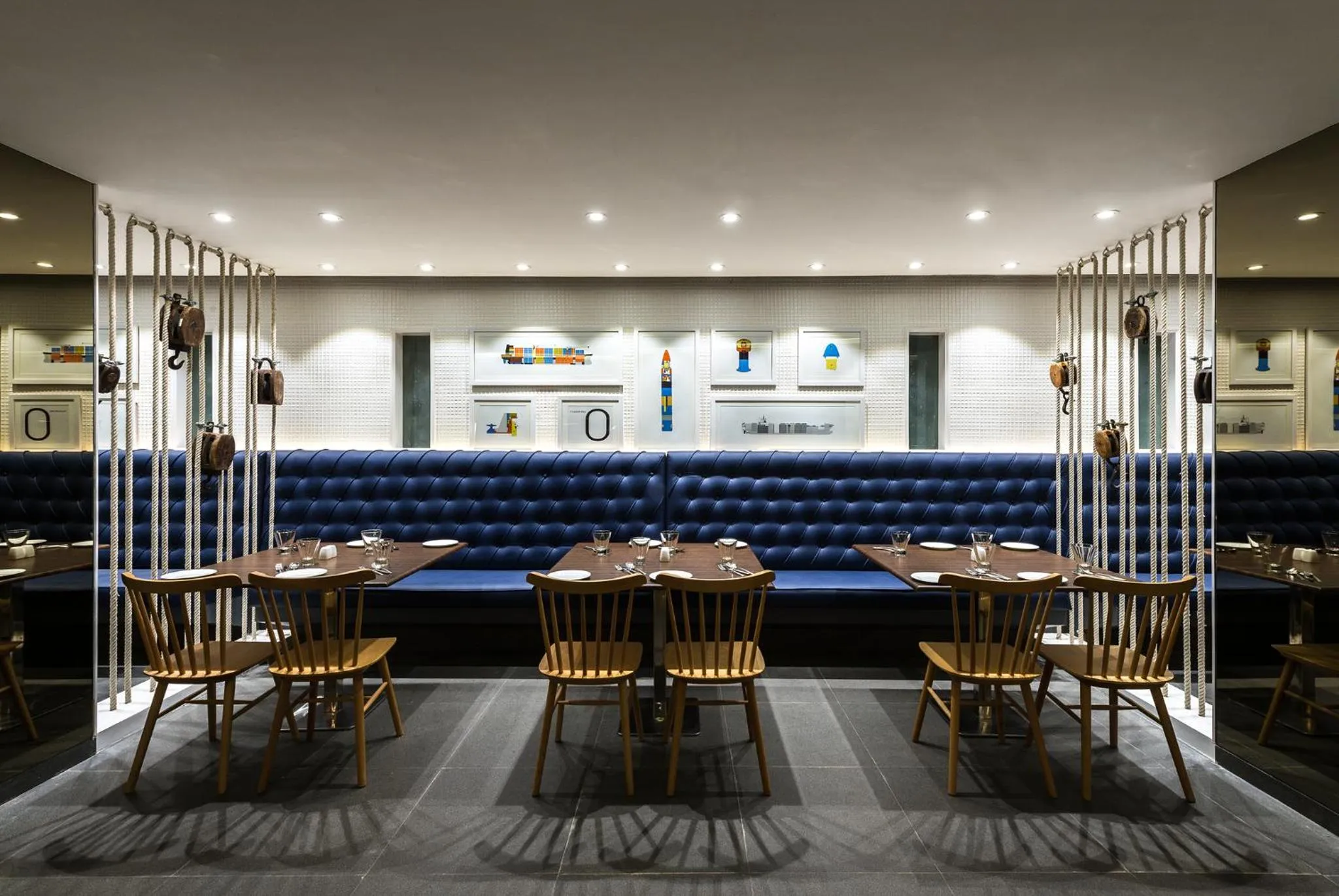 Restaurant/places to eat in The Port Hotel