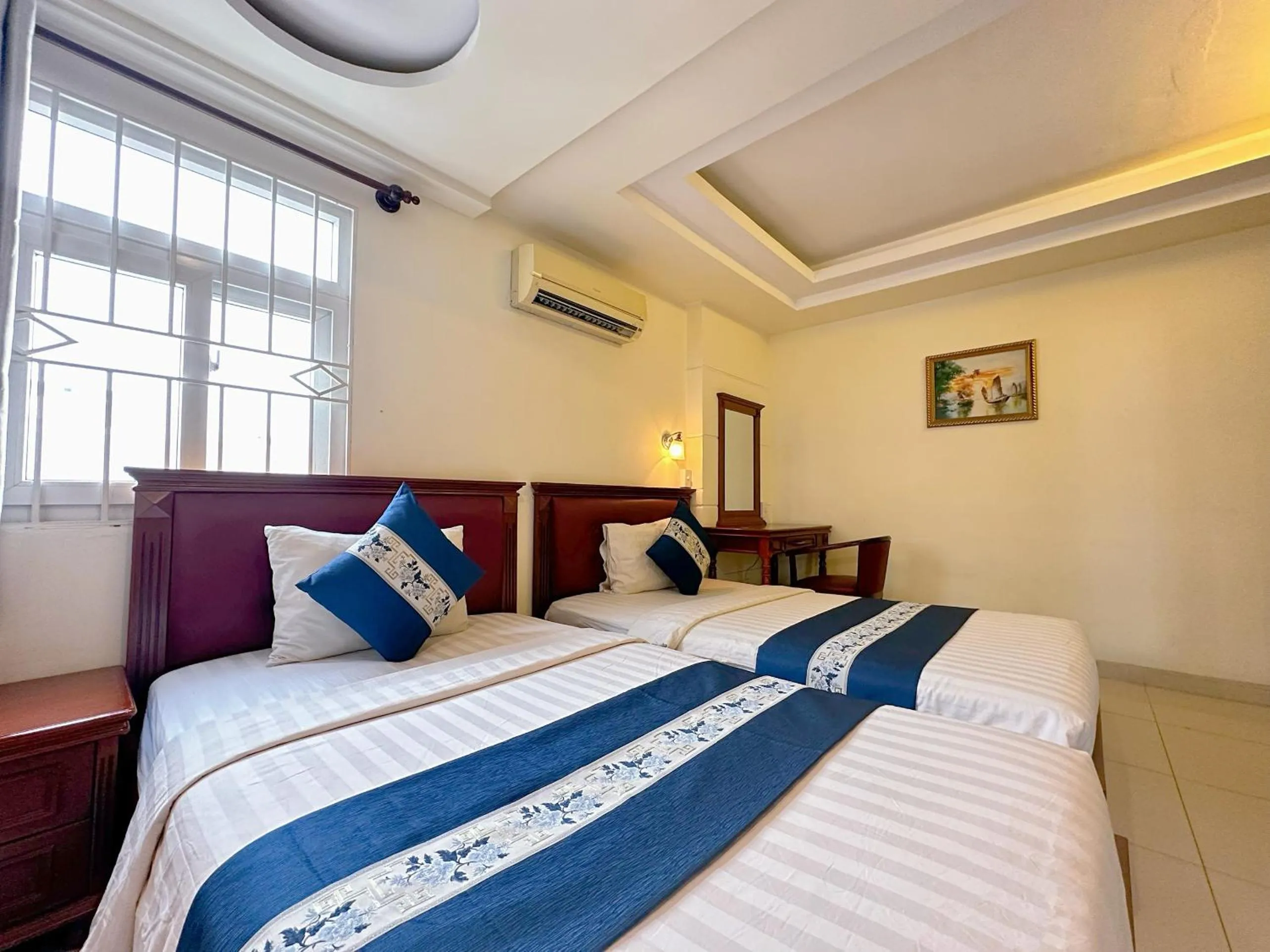 Bedroom, Bed in Kim Dung Hotel Tran Quang Khai