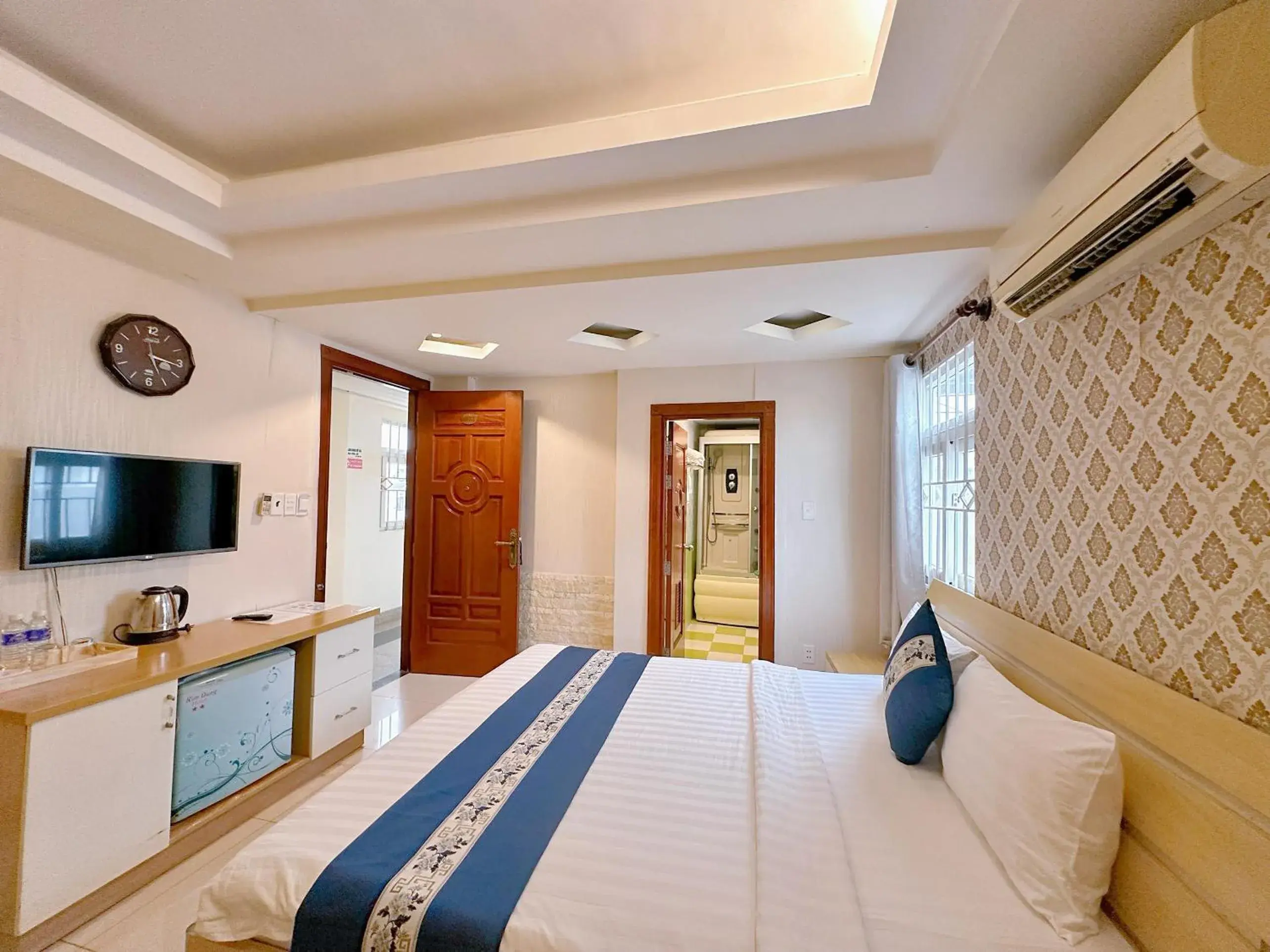 Superior Queen Room in Kim Dung Hotel Tran Quang Khai Superior Queen Room in Kim Dung Hotel Tran Quang Khai